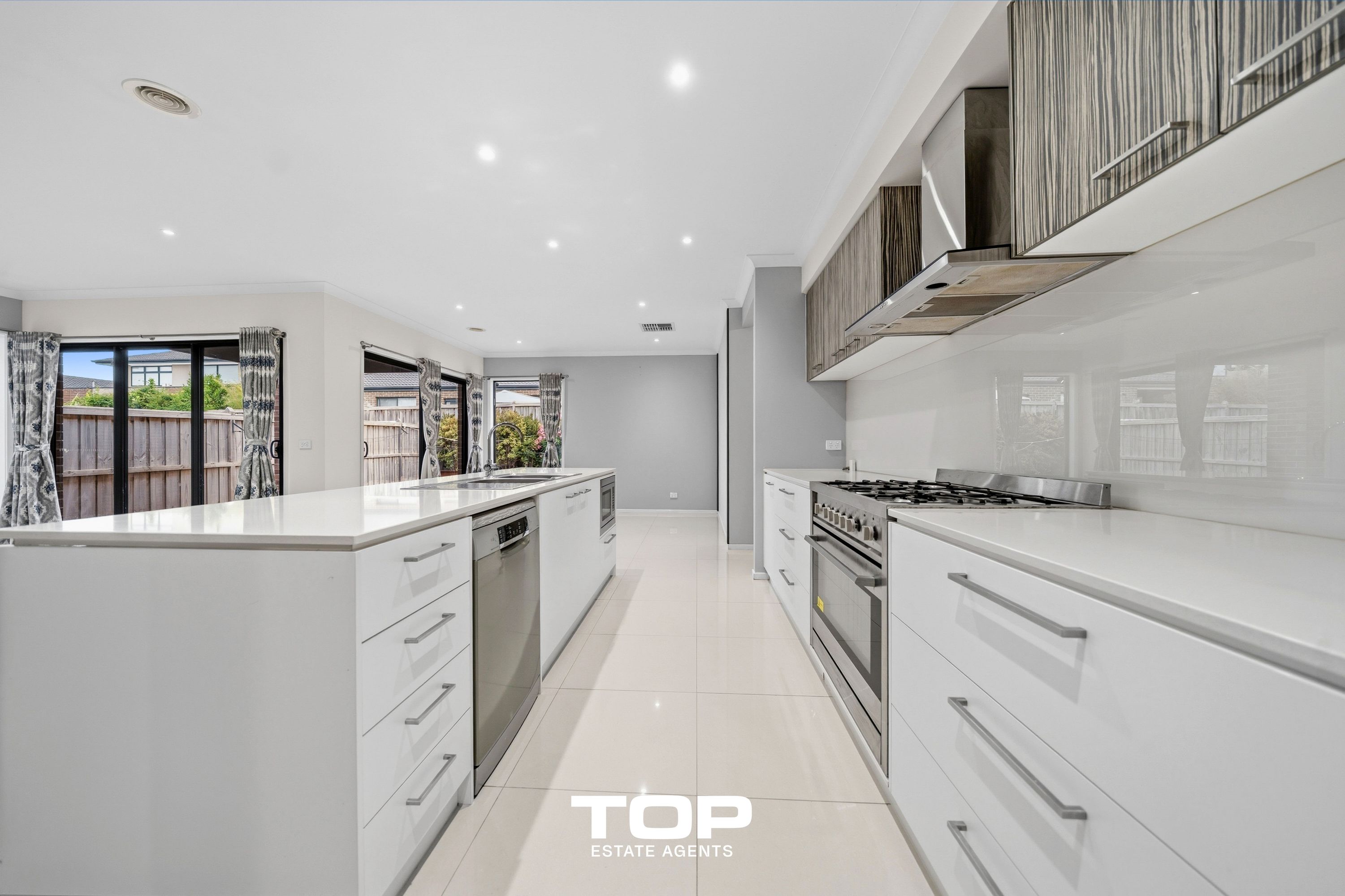 92 Moxham Drive, Clyde North - Thumbnail 8