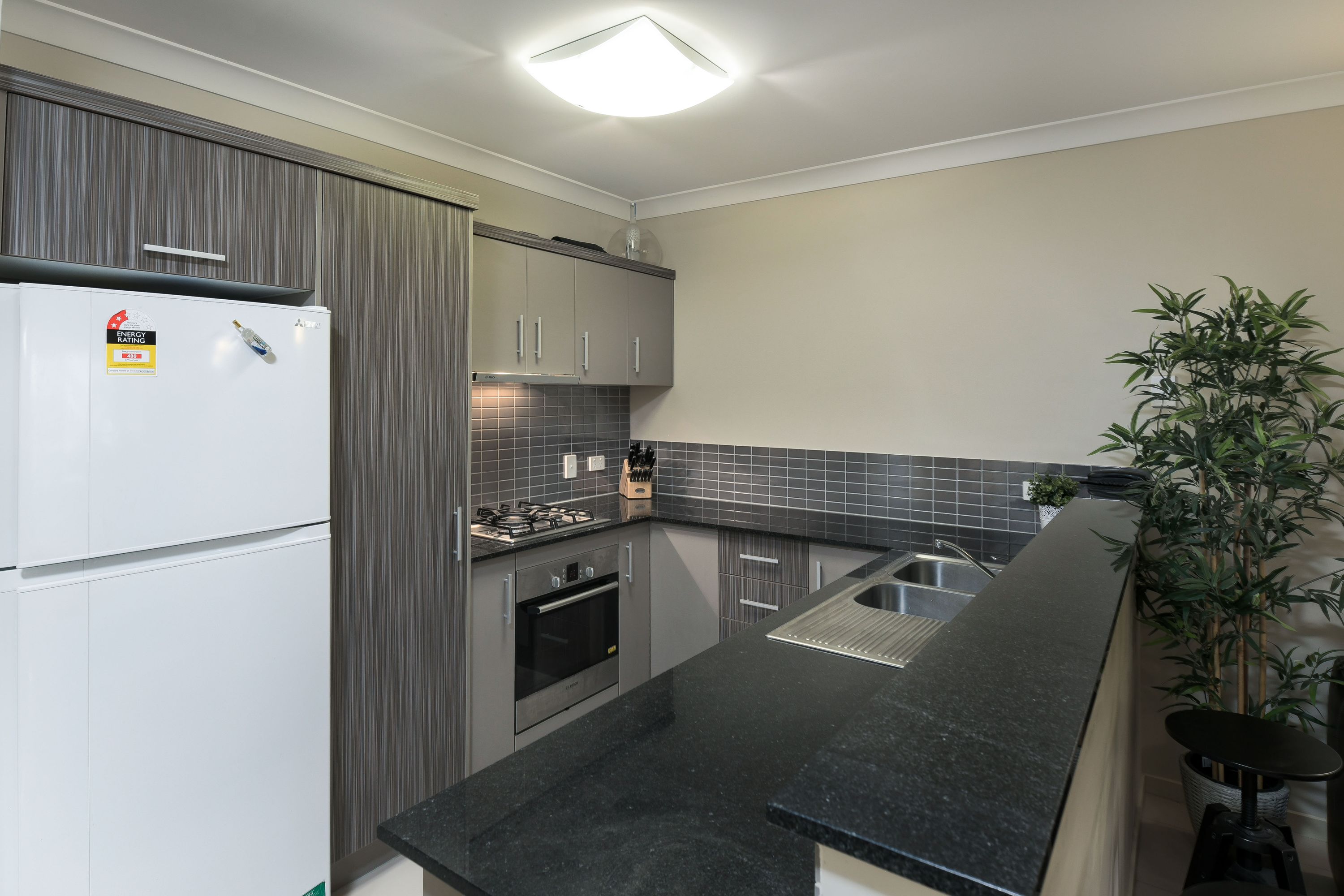 780/12, Westcourt - Thumbnail 4