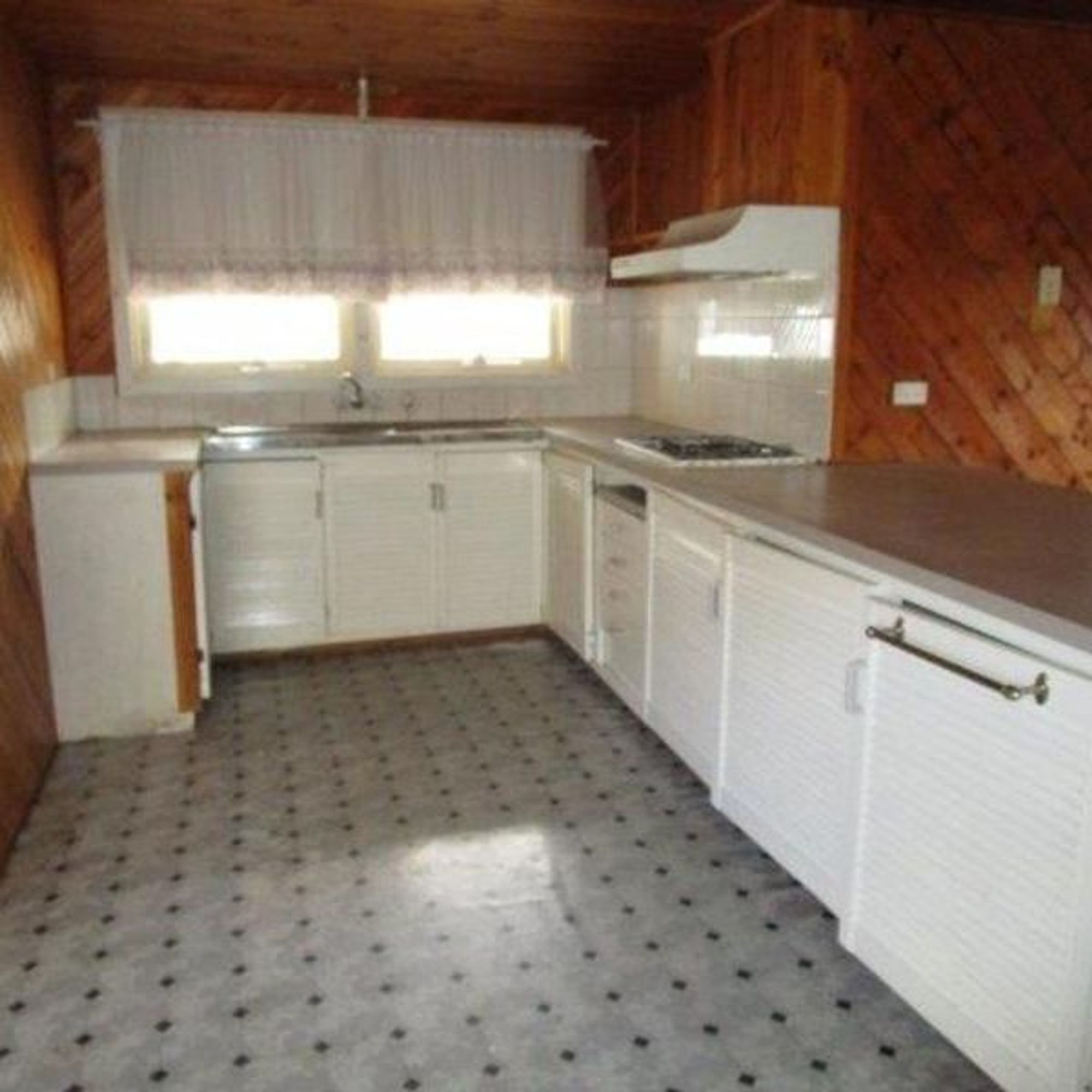 6 Kelsall Street, Warracknabeal VIC 3393, Warracknabeal - Thumbnail 2