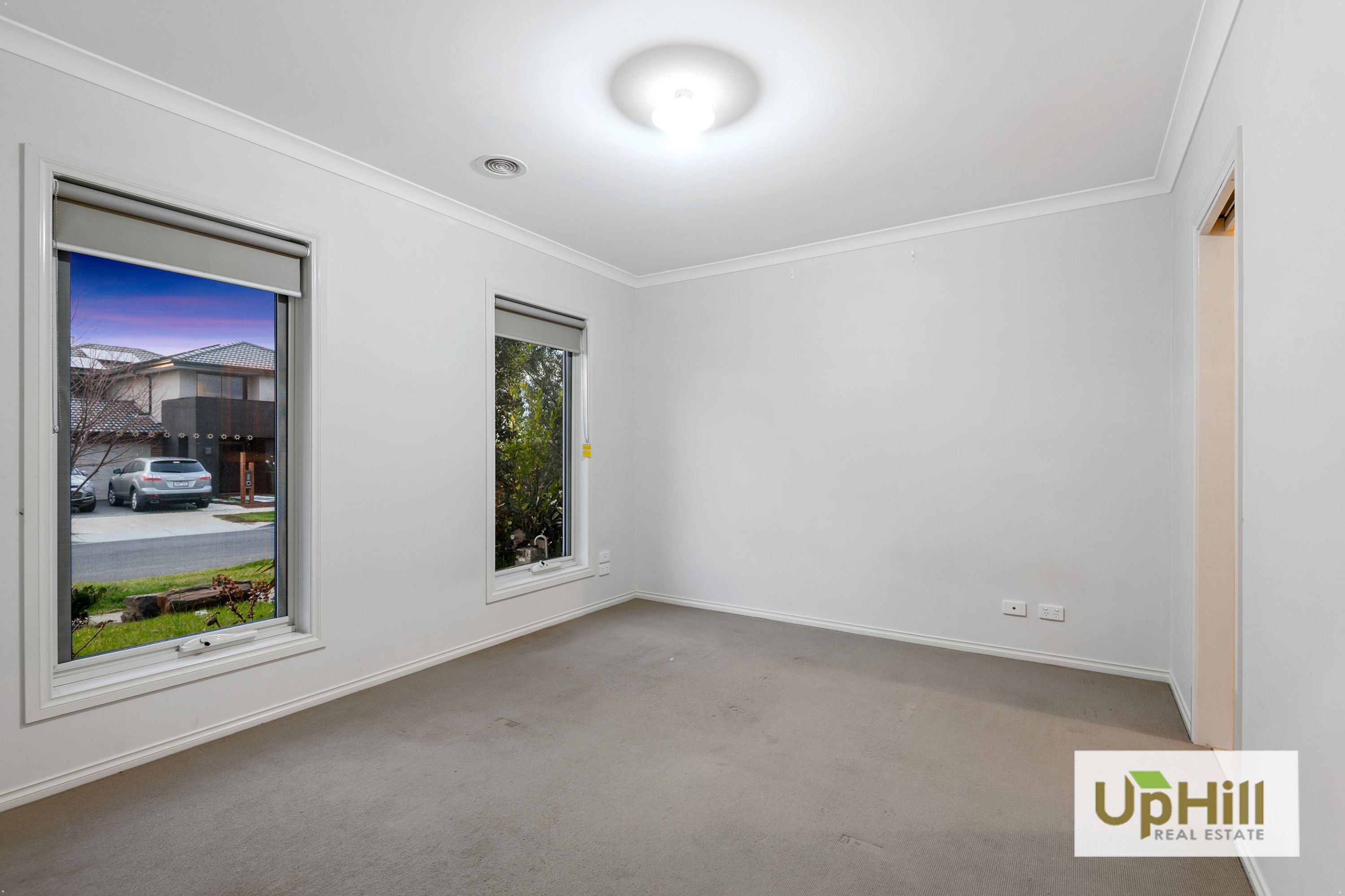 19 Elsey Way, Clyde North - Thumbnail 2