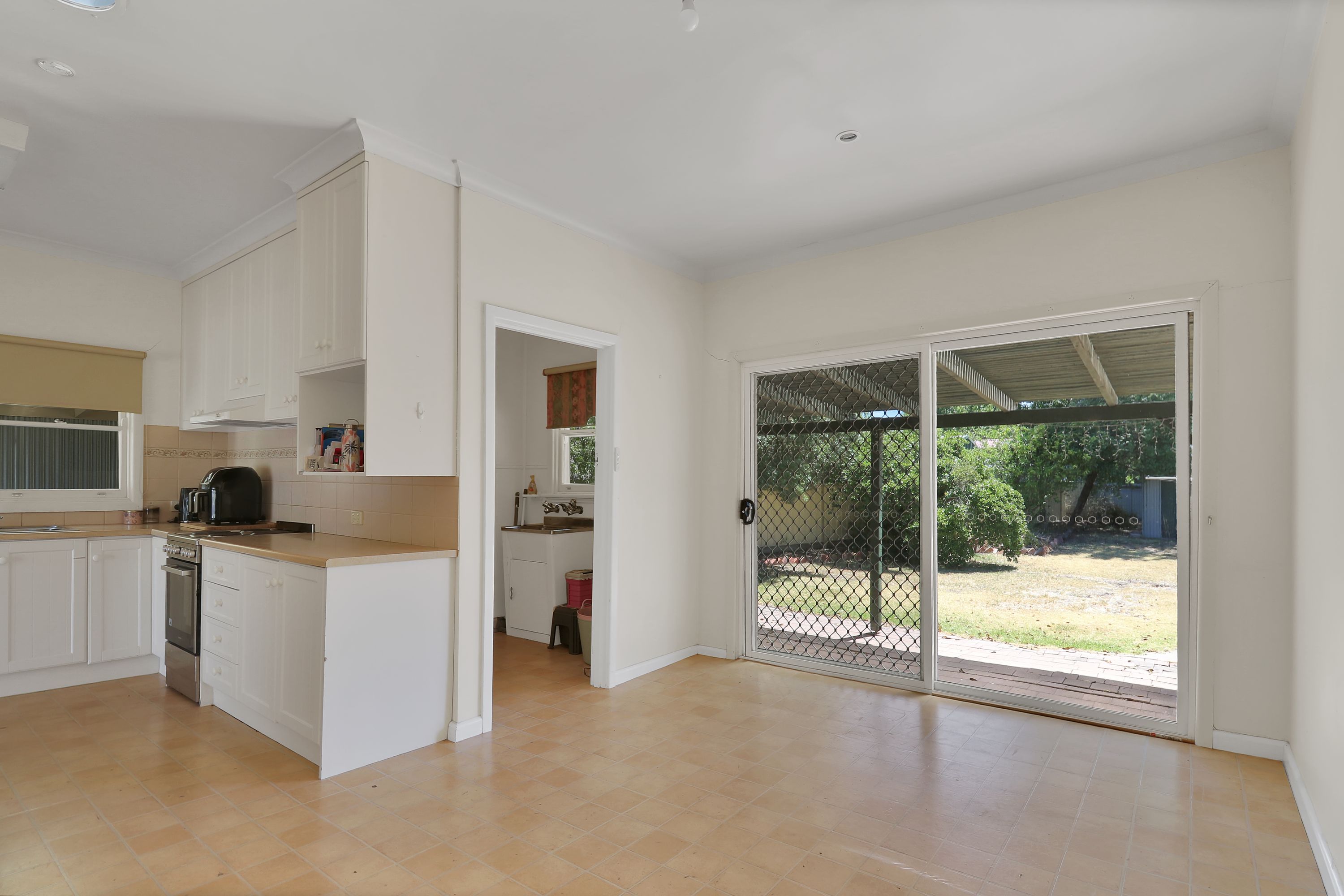 22 Tena Avenue, Horsham VIC 3400, Horsham - Thumbnail 6
