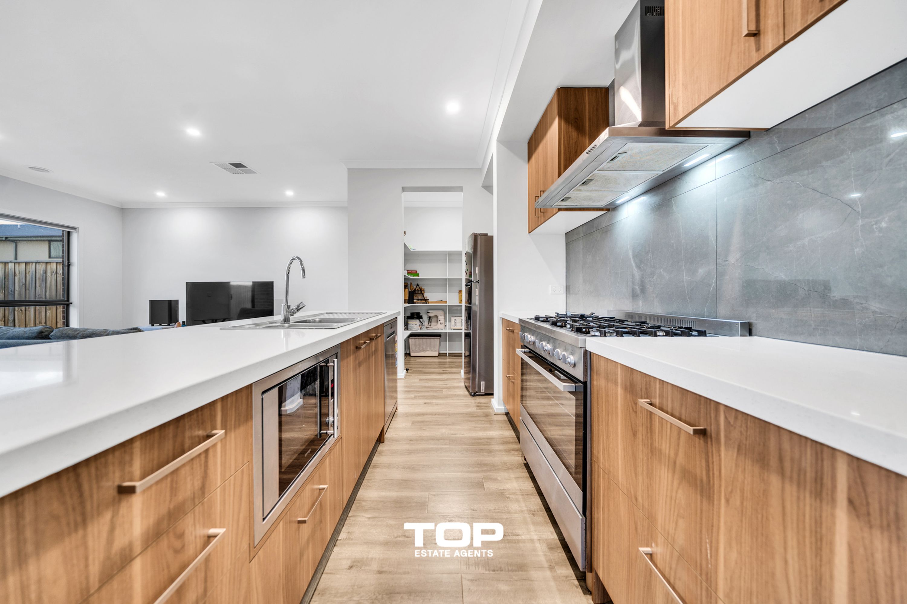 1 Stover Road, Clyde North - Thumbnail 7