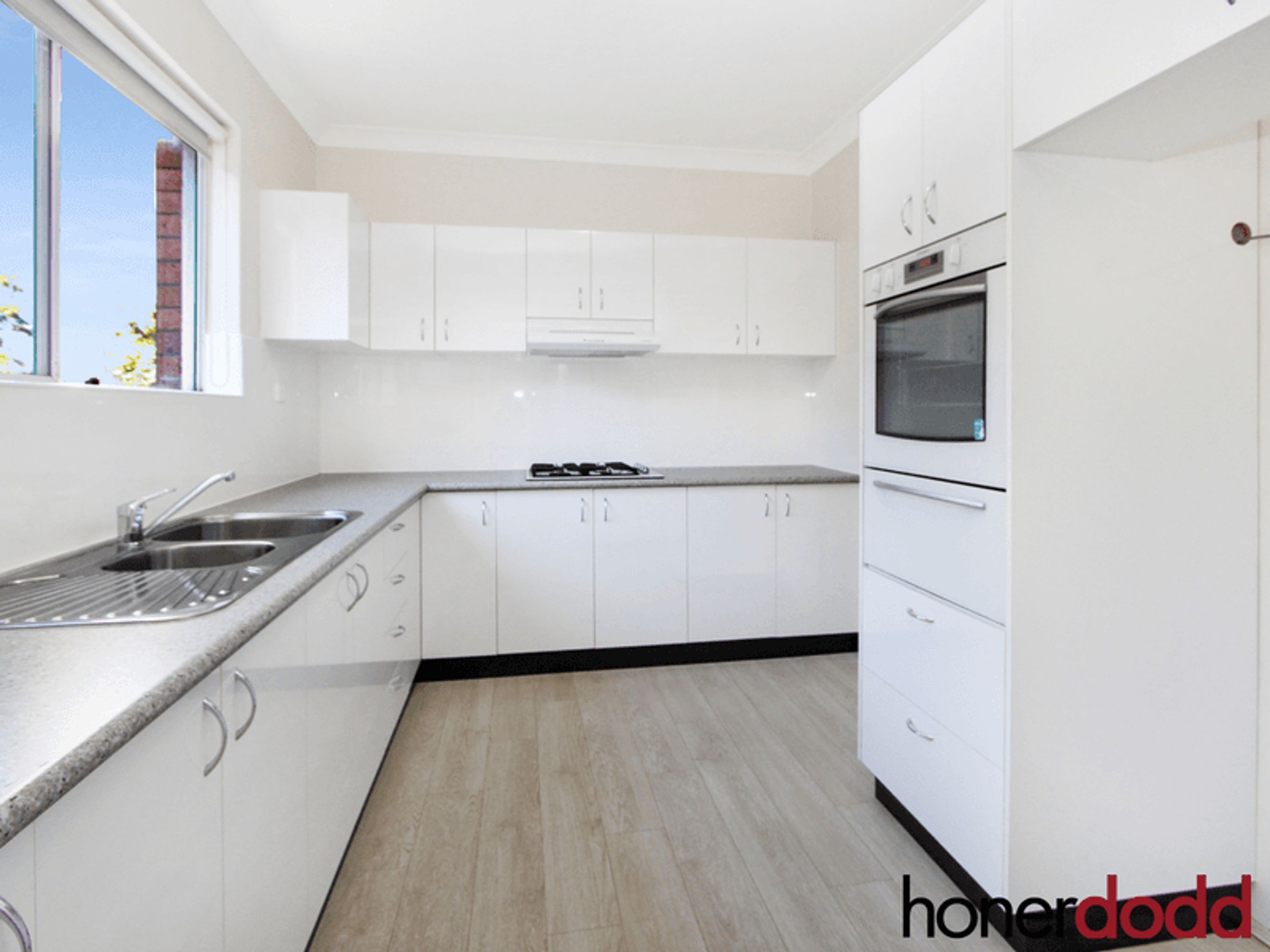 1/190 Queen Victoria Street, Bexley, Bexley - Thumbnail 2