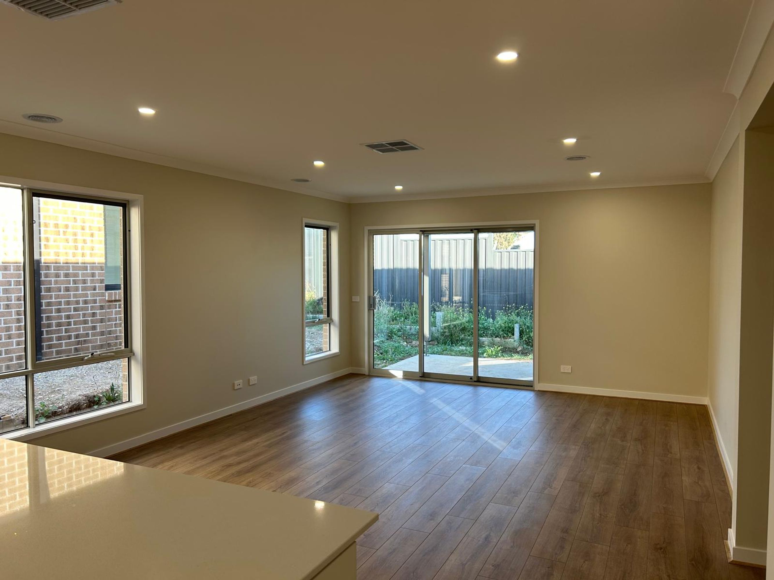 10 Shakeal Way, Clyde North - Thumbnail 4