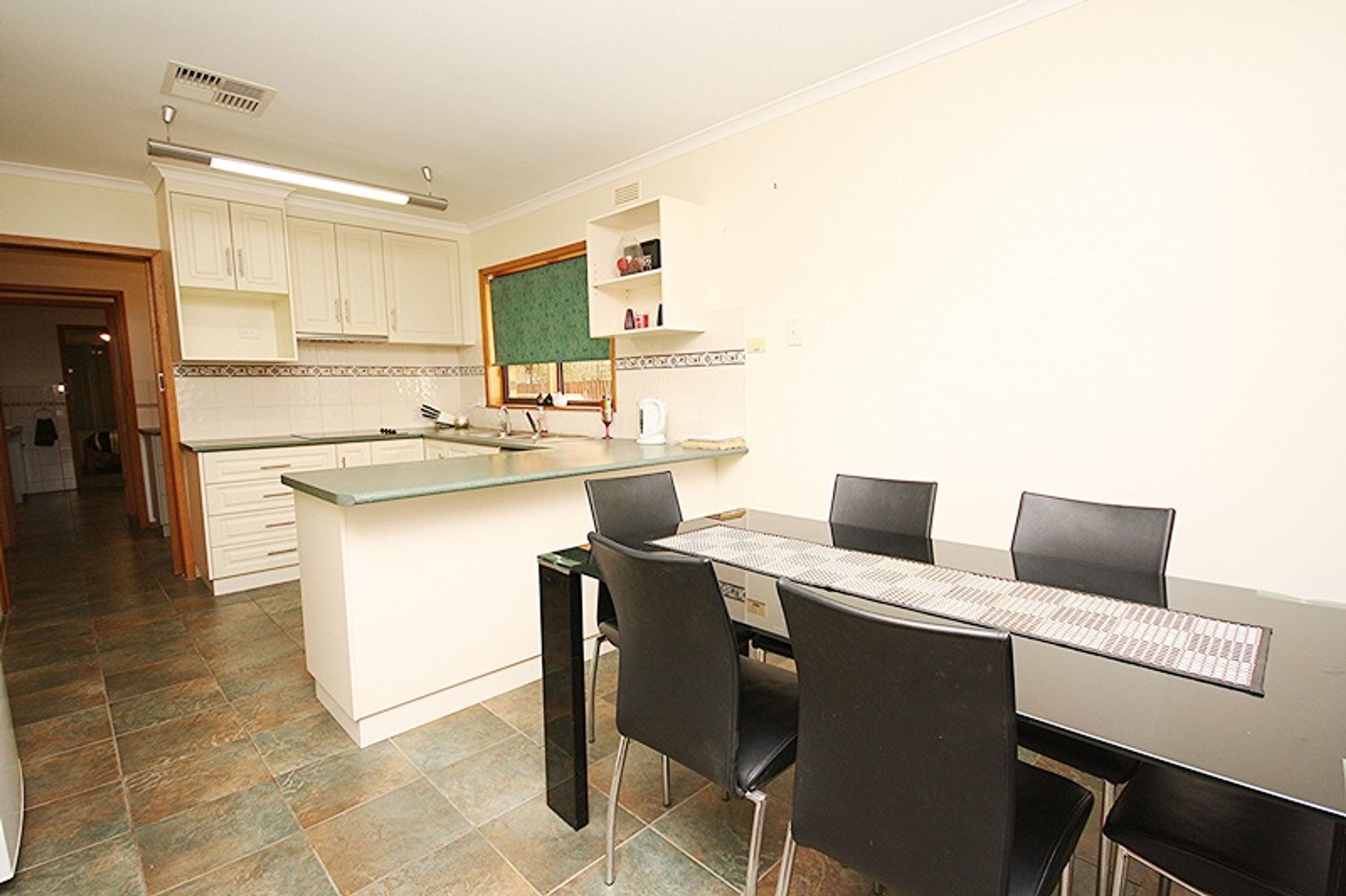 9 Carter Street, Horsham VIC 3400, Horsham - Thumbnail 2