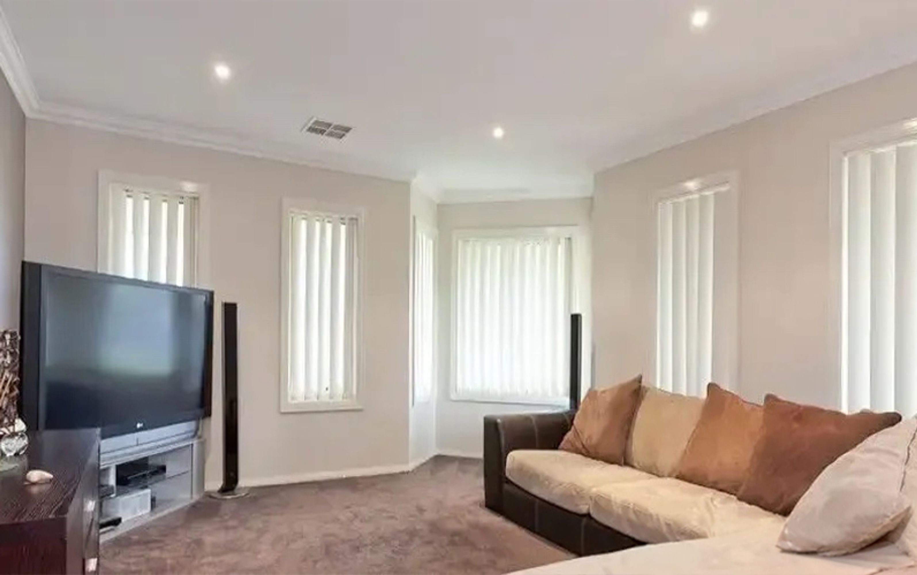 2 Cusack Way, Lynbrook - Thumbnail 2