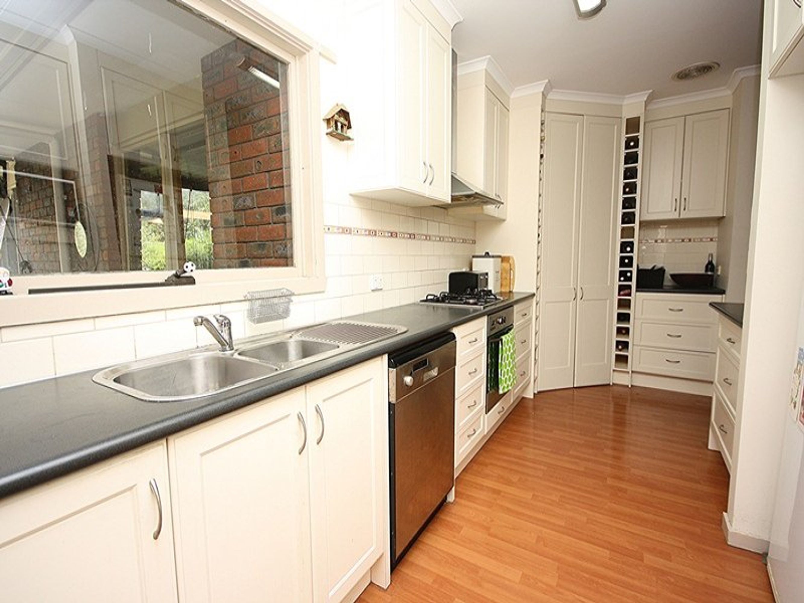 10 Morson Street, Horsham VIC 3400, Horsham - Thumbnail 2
