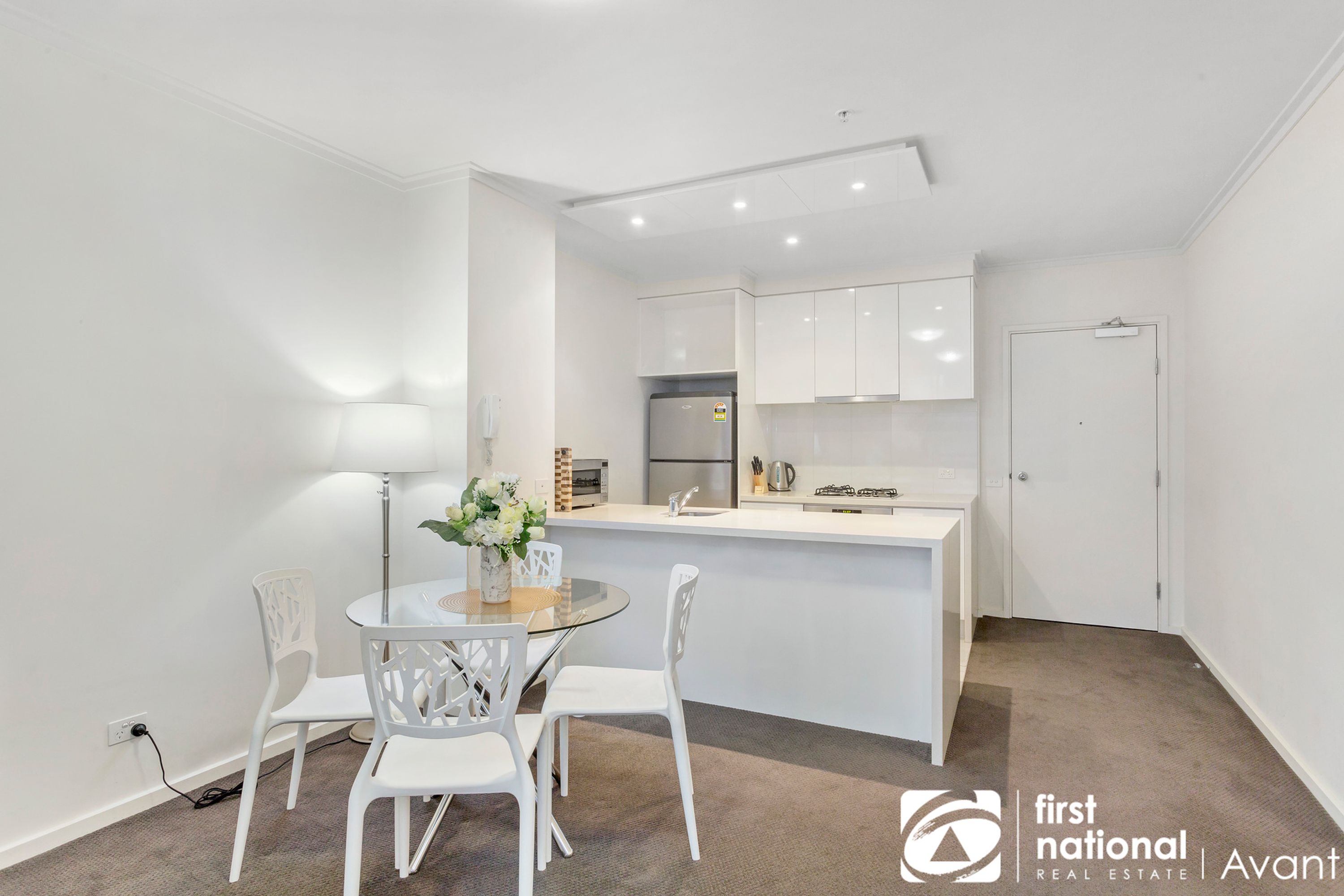 908/63 Whiteman Street, Southbank - Thumbnail 3