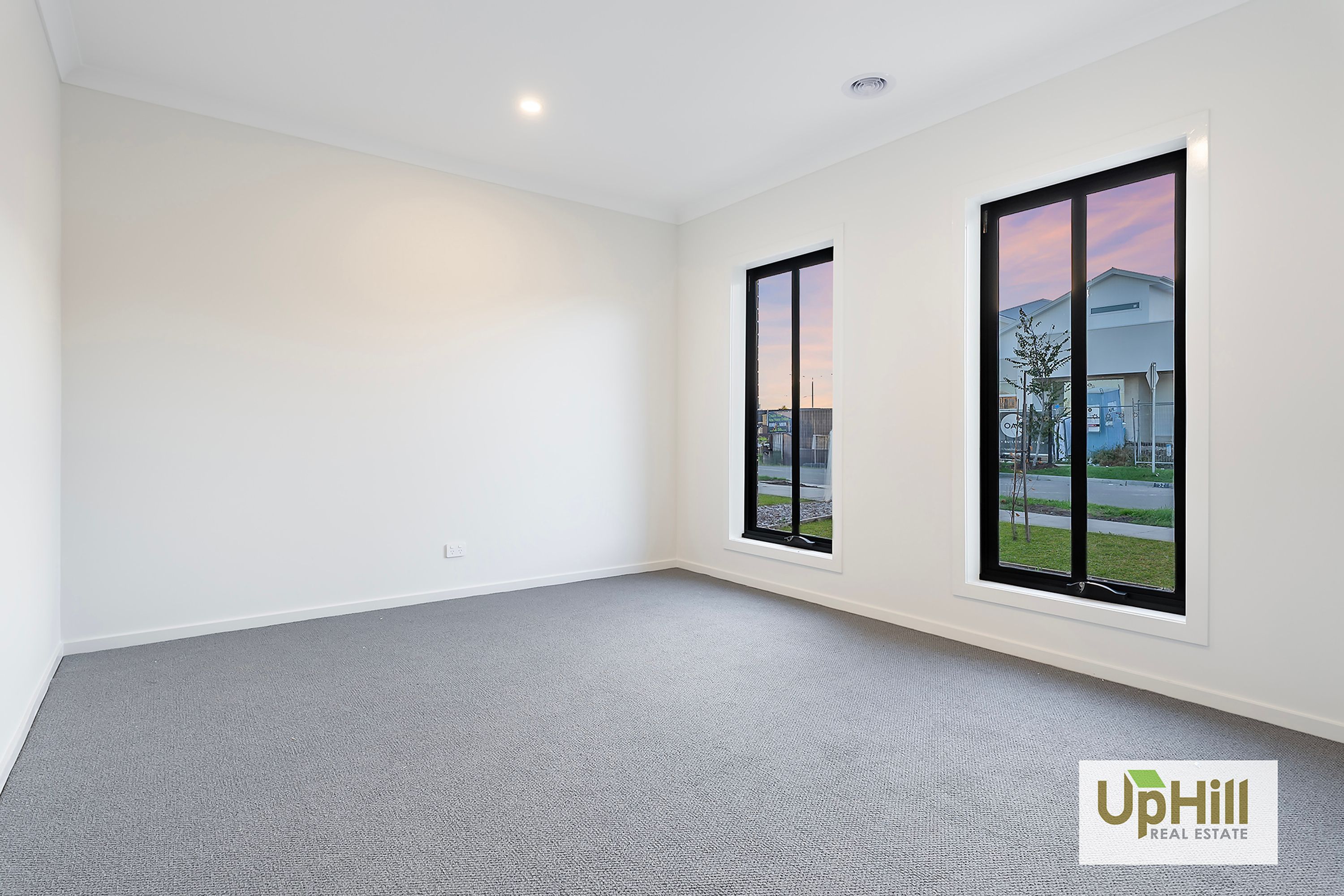 502 Heather Grove, Clyde North - Thumbnail 2