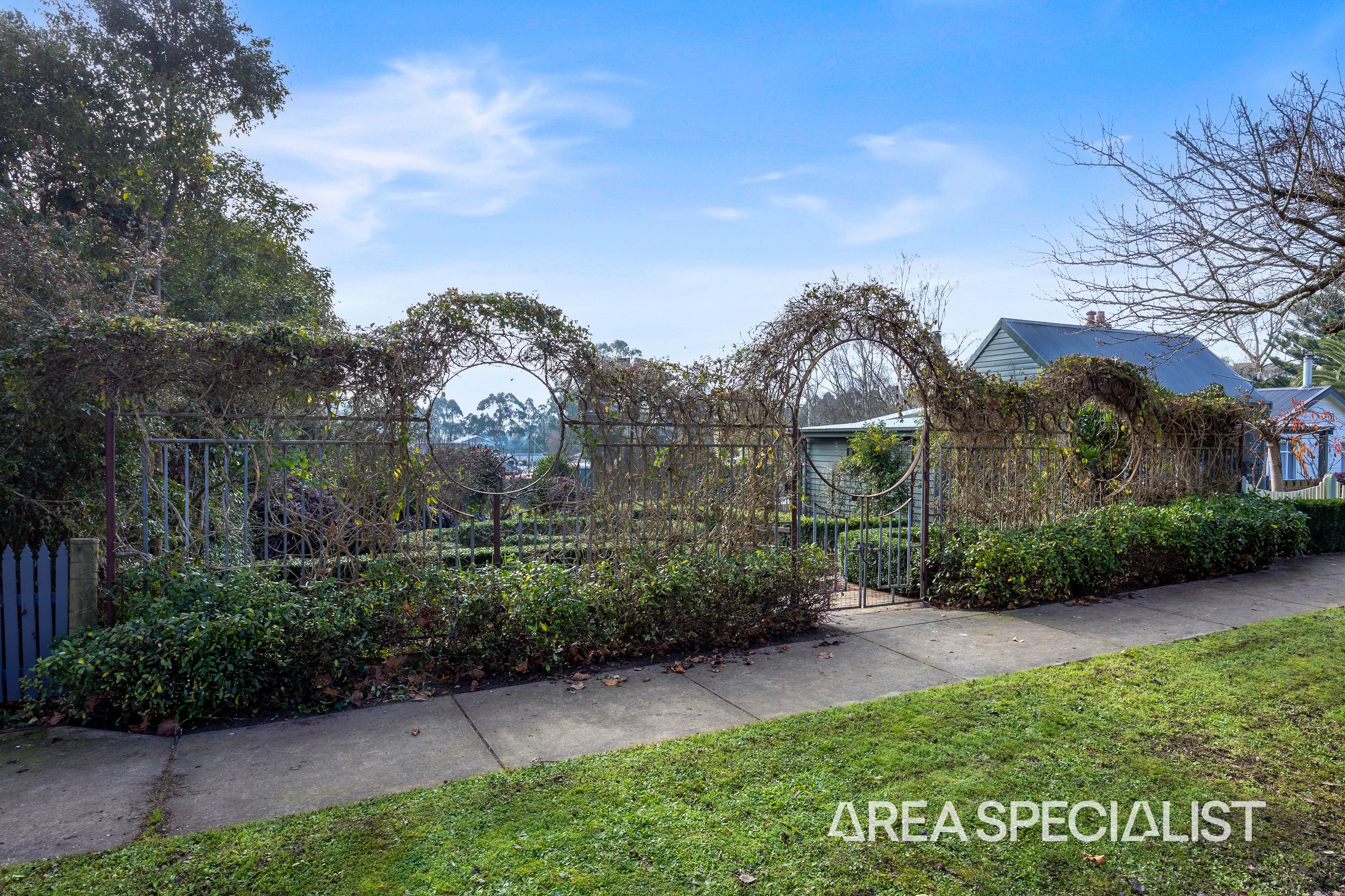 17 Victoria Road, Loch