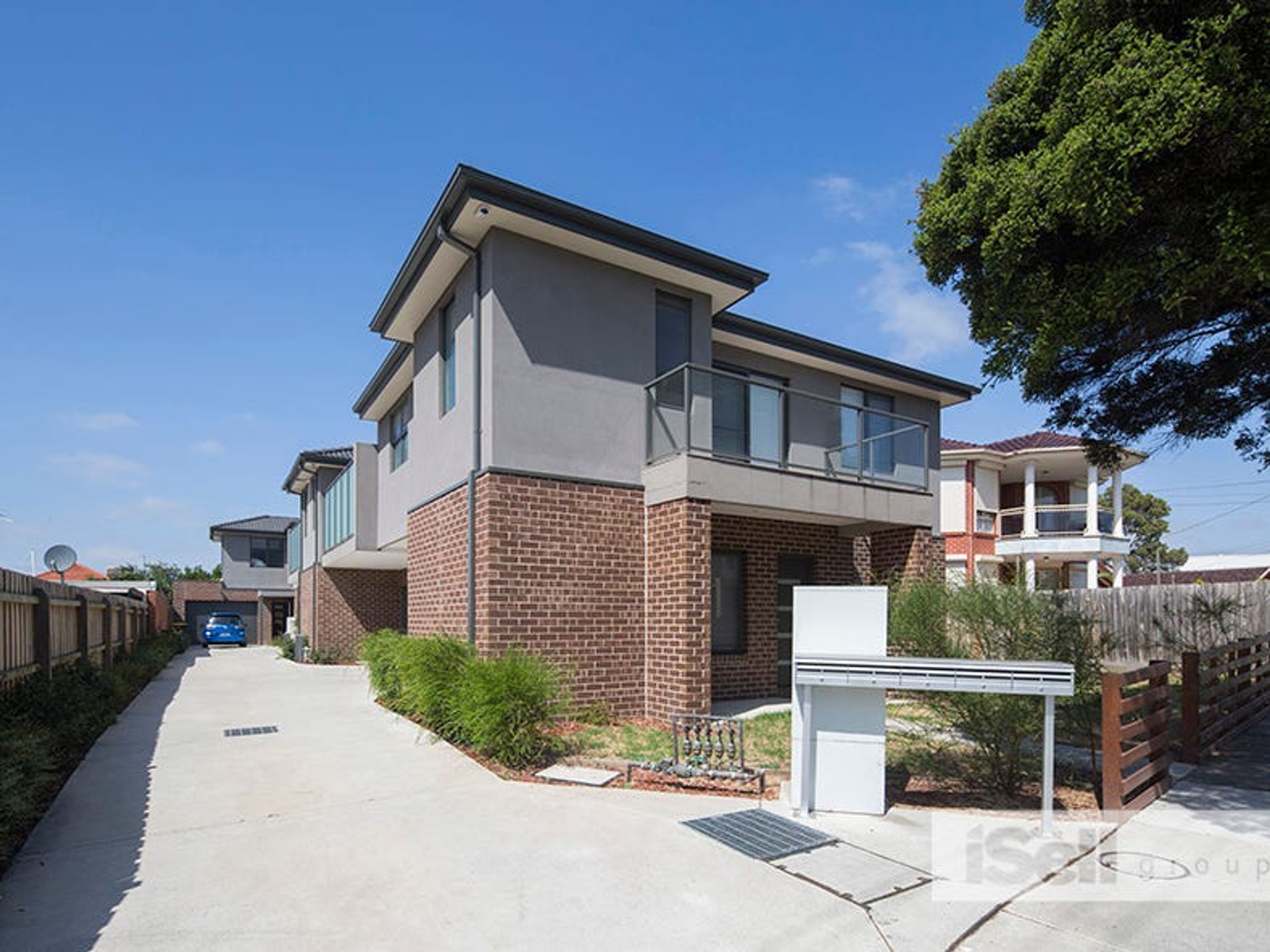2/10 Stephenson Street, Springvale - Image 1