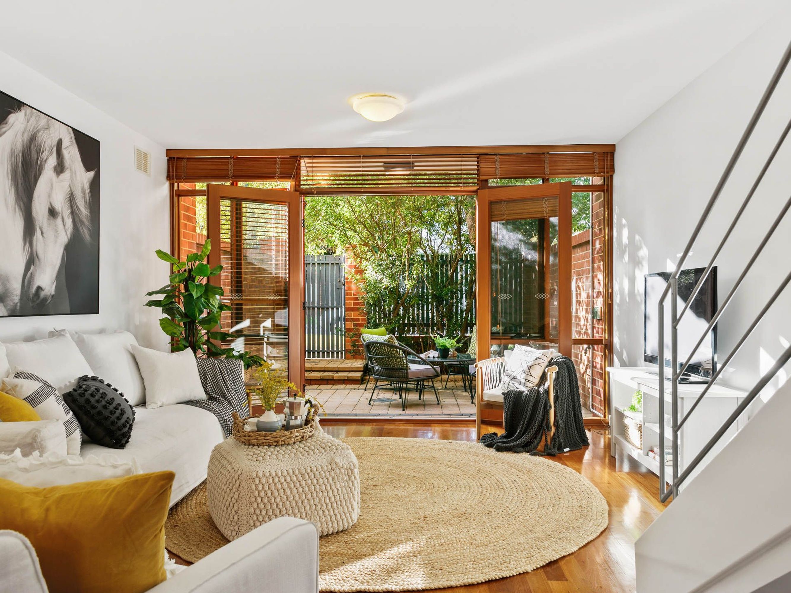 8E Park Road, Crawley - Thumbnail 2