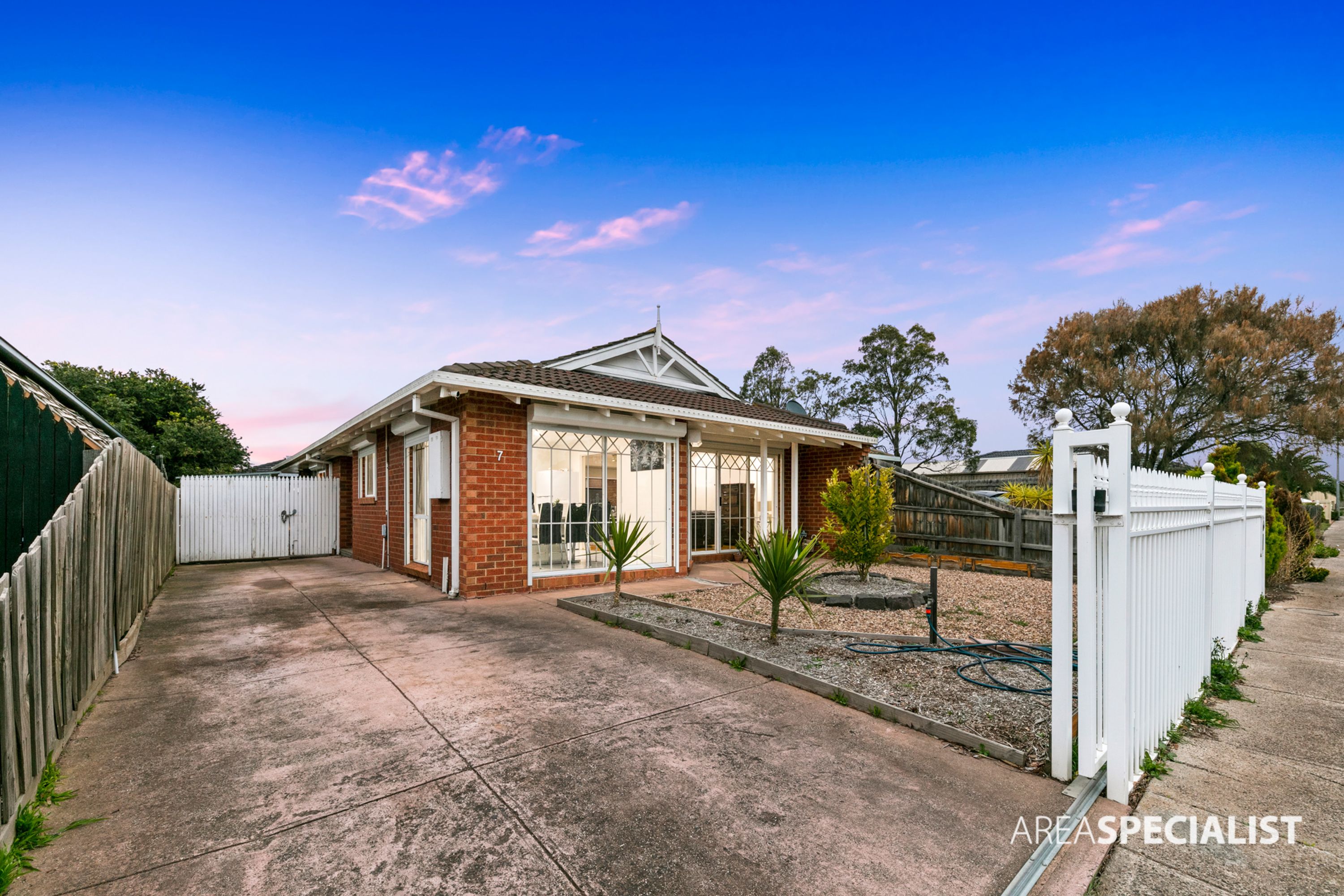 7 Granite Way, Delahey VIC 3037, Delahey - Thumbnail 2