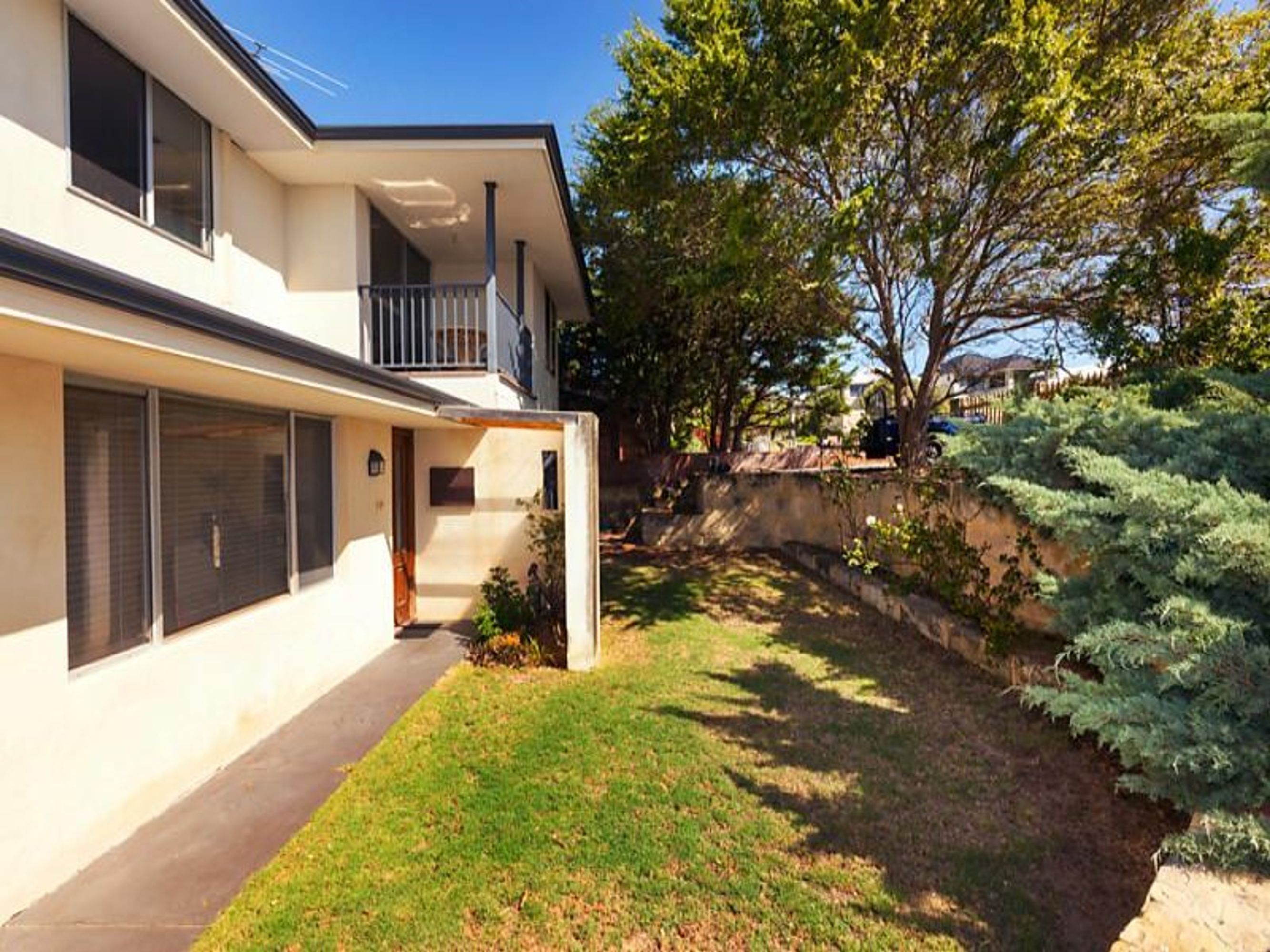 58 Cliff Street, Marmion - Thumbnail 2
