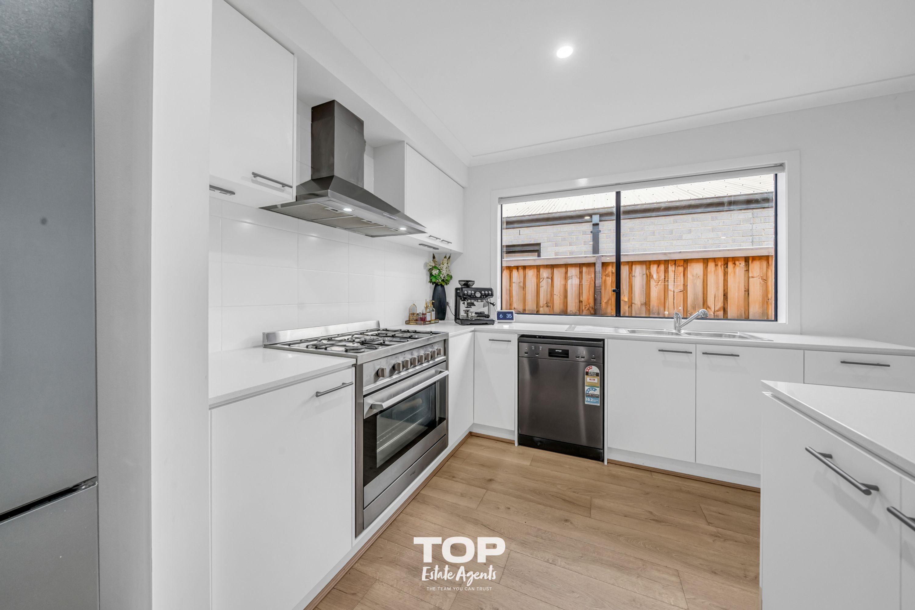 7 Burnbank Parade, Clyde North - Thumbnail 8