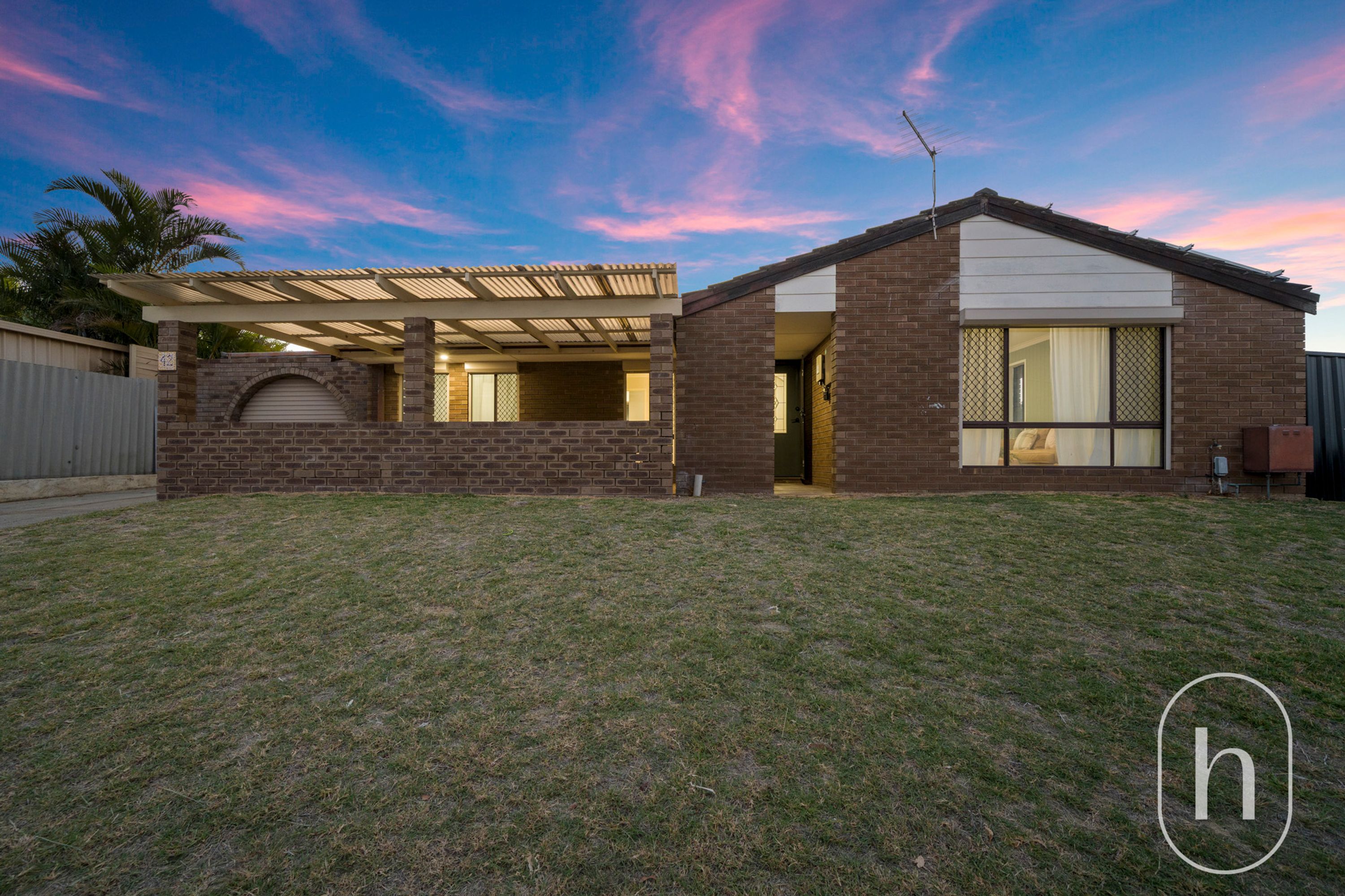 42 Pacific Way, Beldon - Thumbnail 3