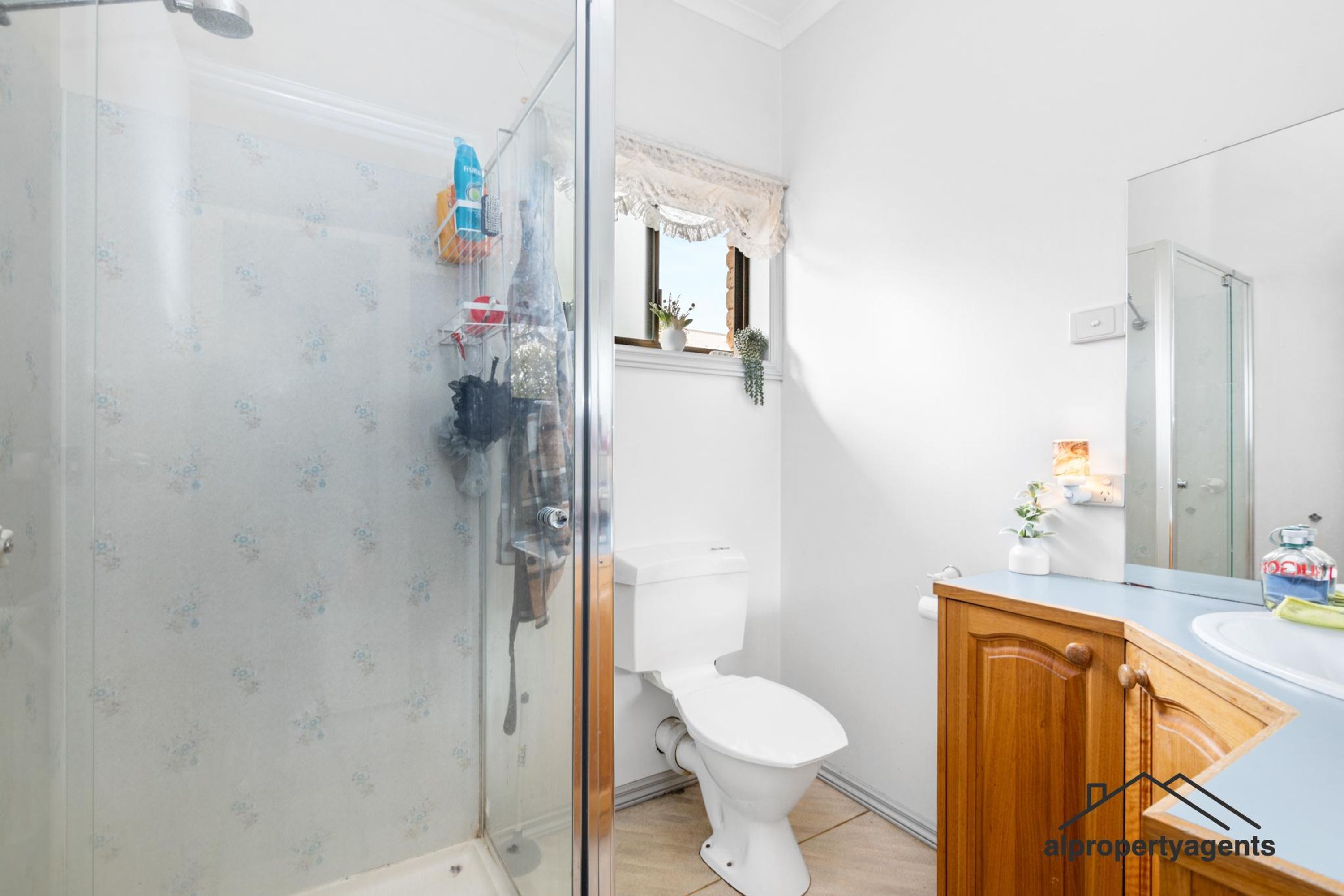 8 Henderson Avenue, Horsham VIC 3400, Horsham - Thumbnail 7