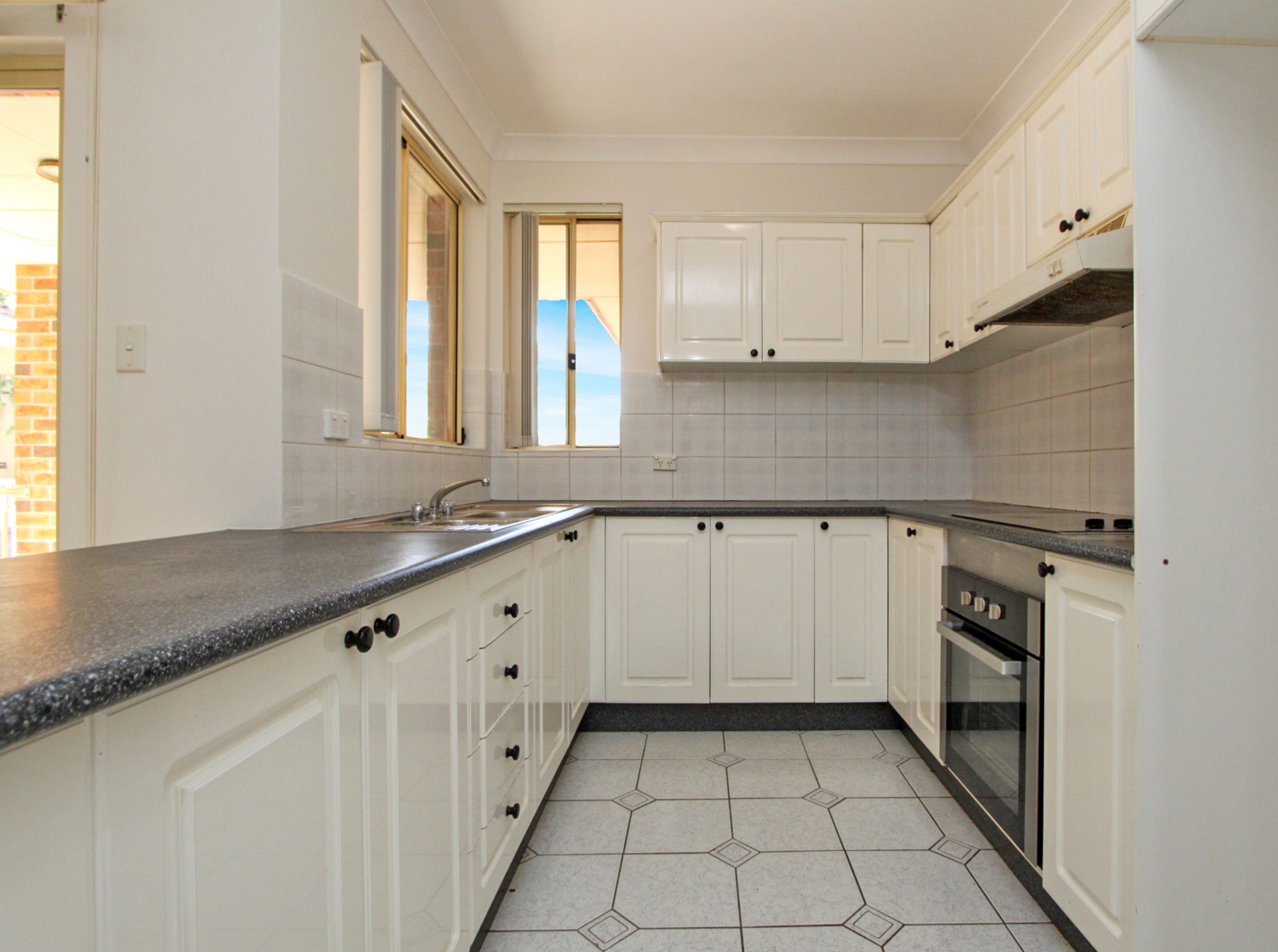 9/41 Hampton Court Road, Carlton, Carlton - Thumbnail 4
