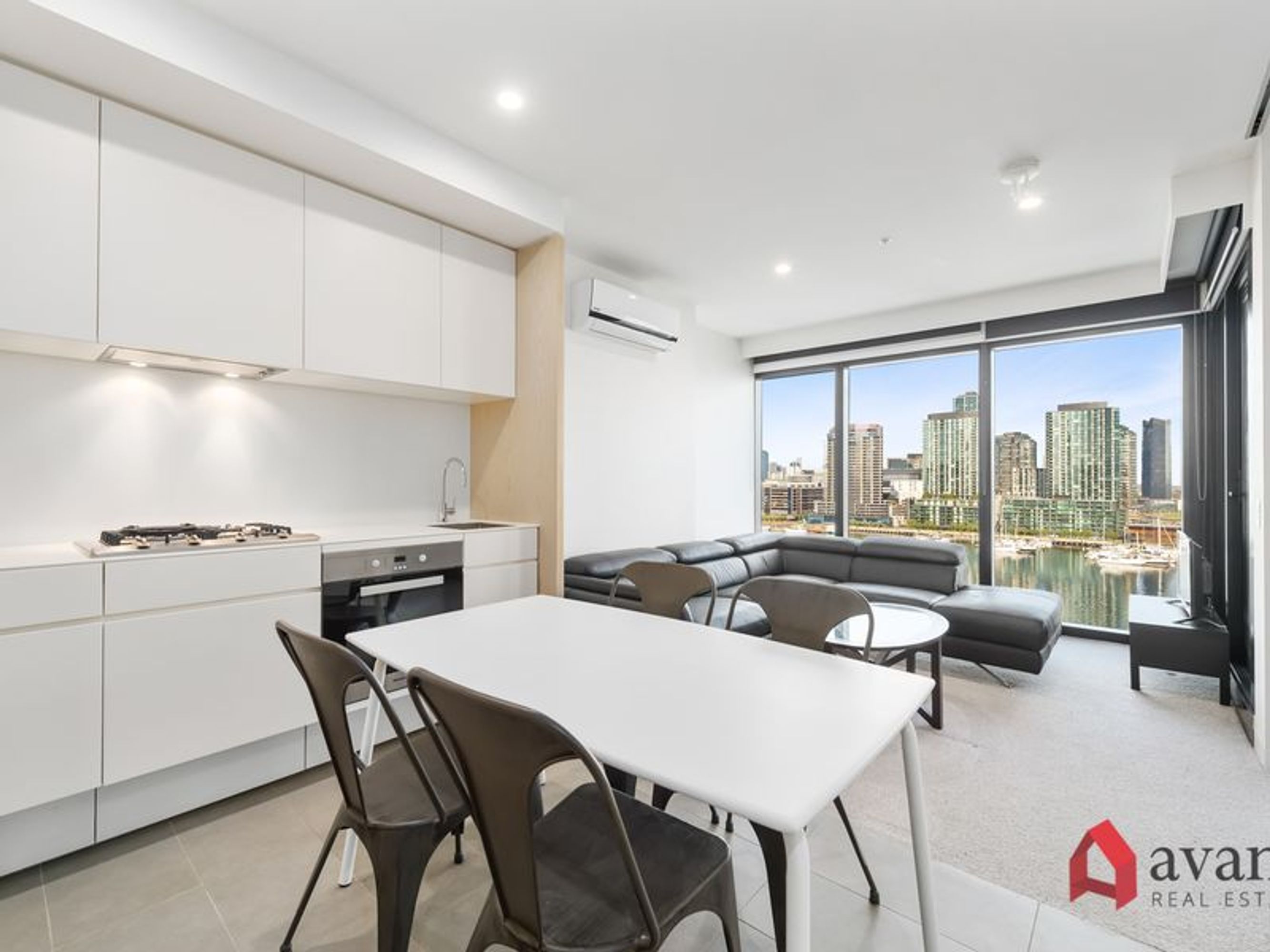 1402/8 Pearl River Road, Docklands - Thumbnail 3