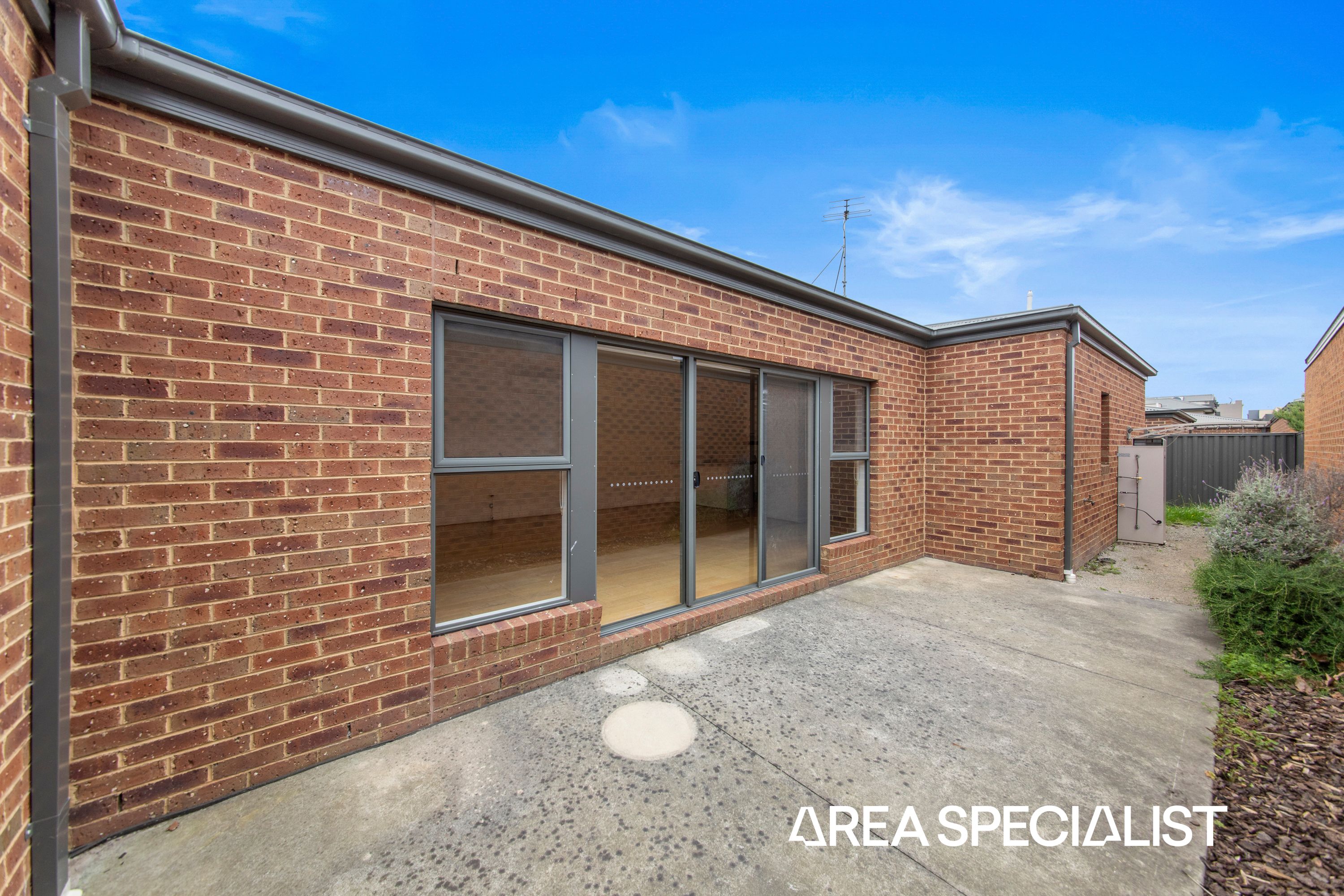 44 Edgeware Close, Pakenham - Thumbnail 7