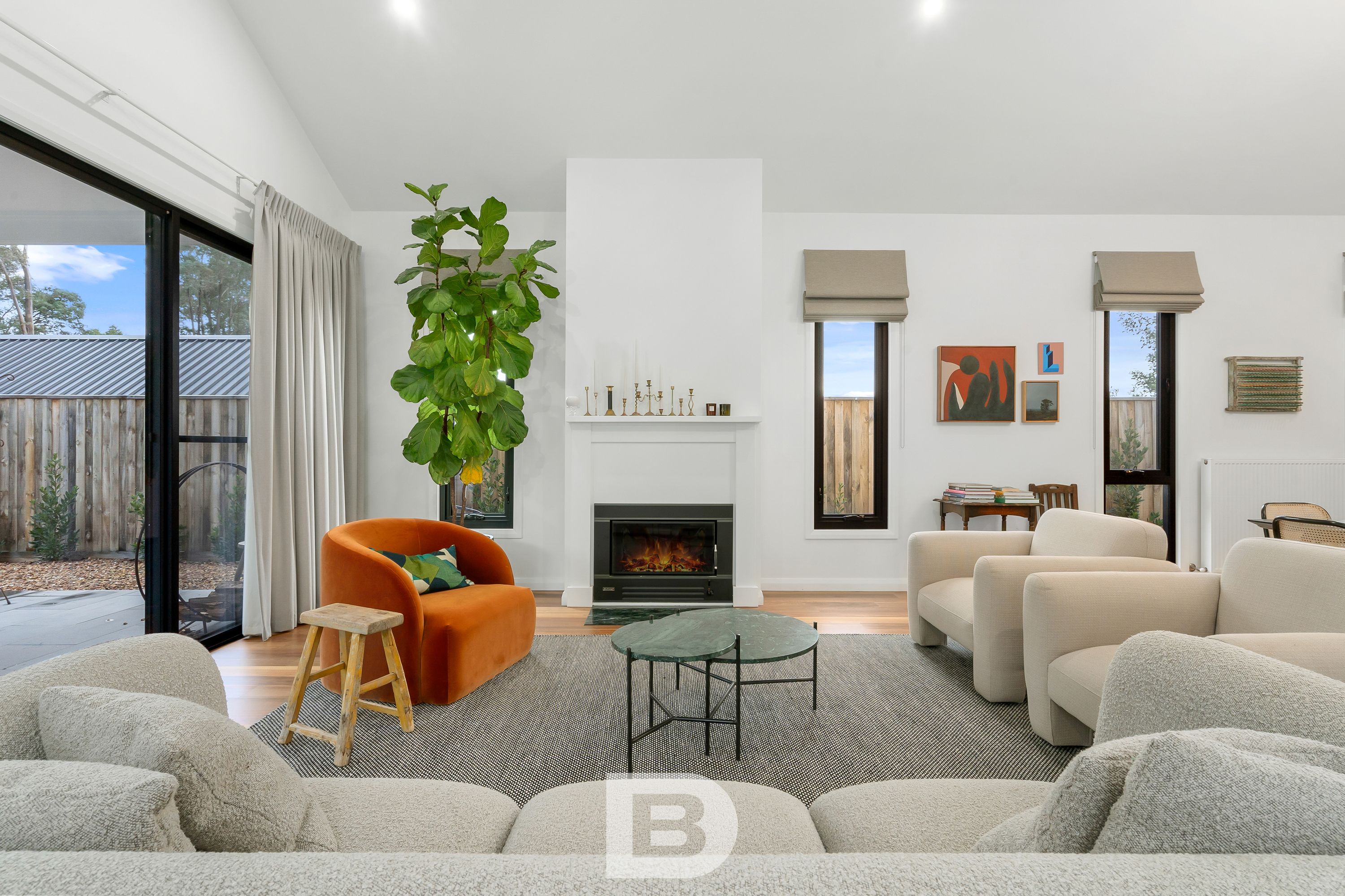 17 CLOVER TREE CIRCUIT, Woodend - Thumbnail 3