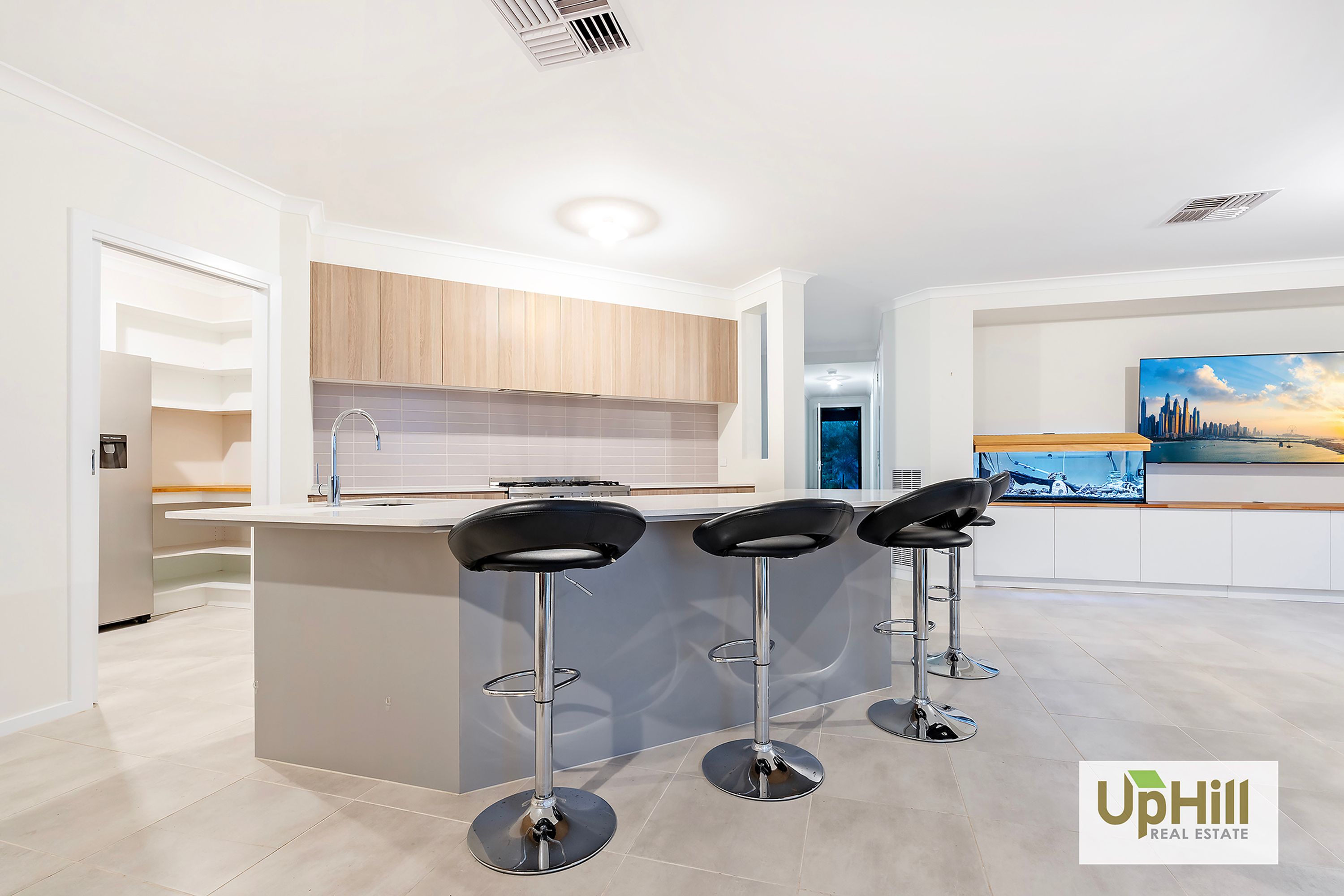 9 Leghorn Way, Clyde North - Thumbnail 2