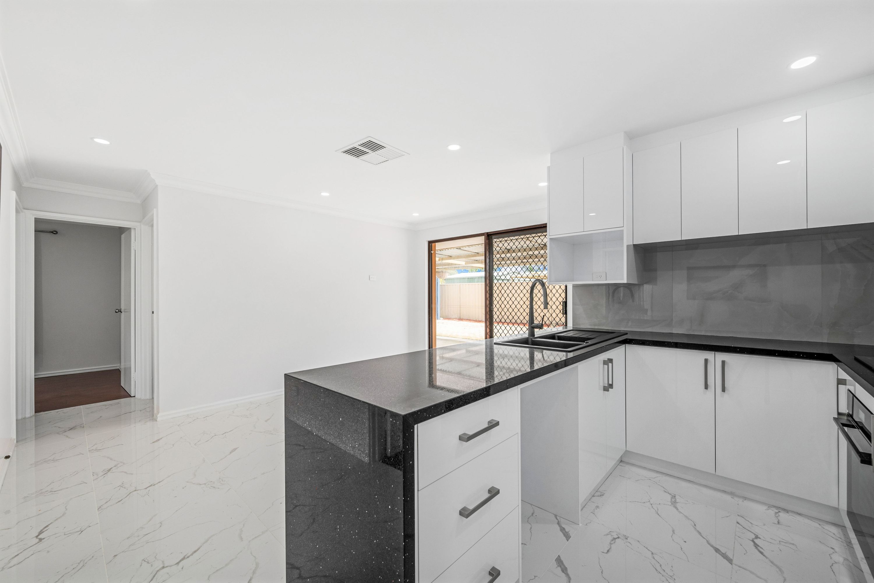 15 Compton Road