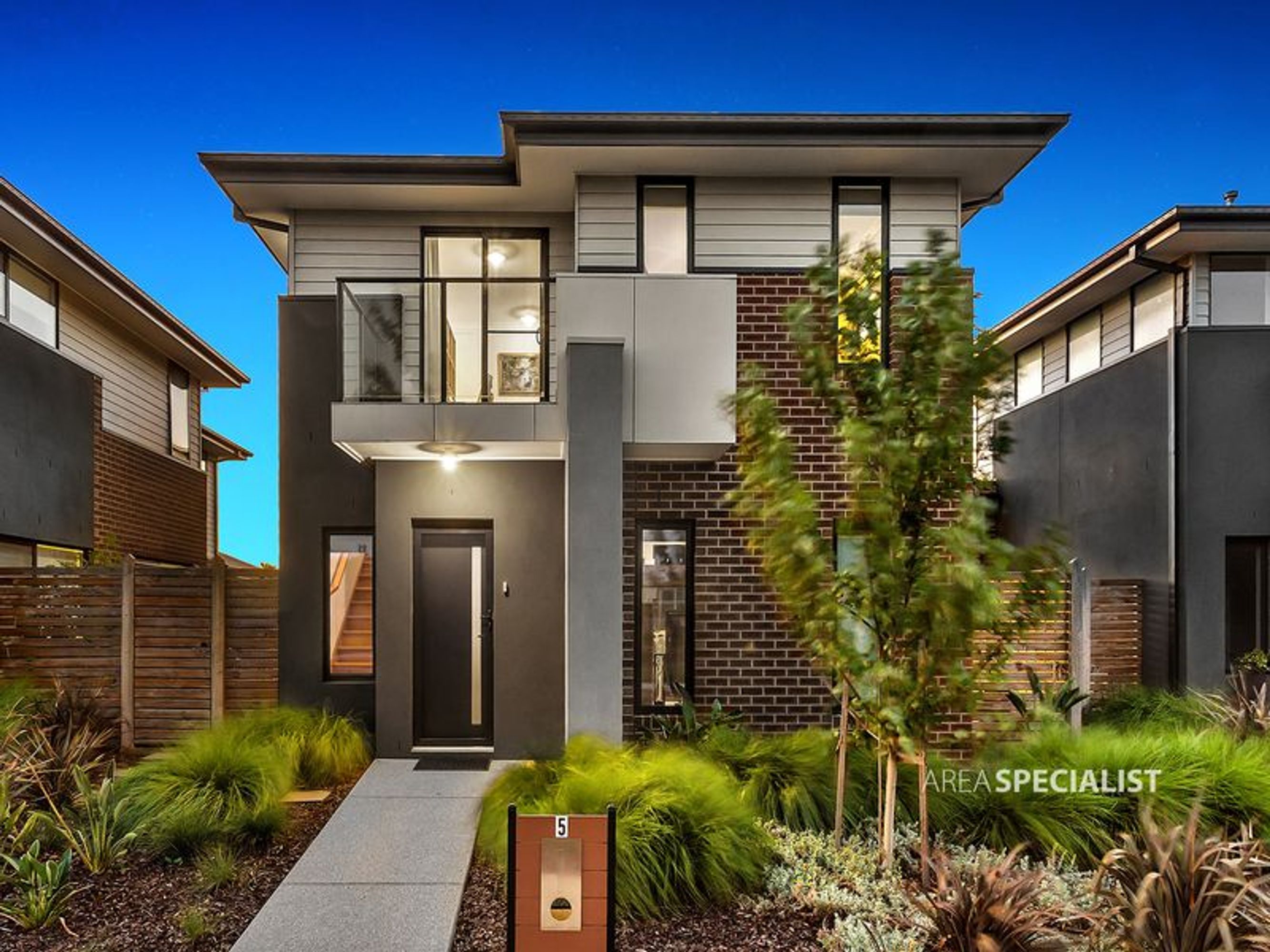 5 Lyndhurst Blvd, Lyndhurst