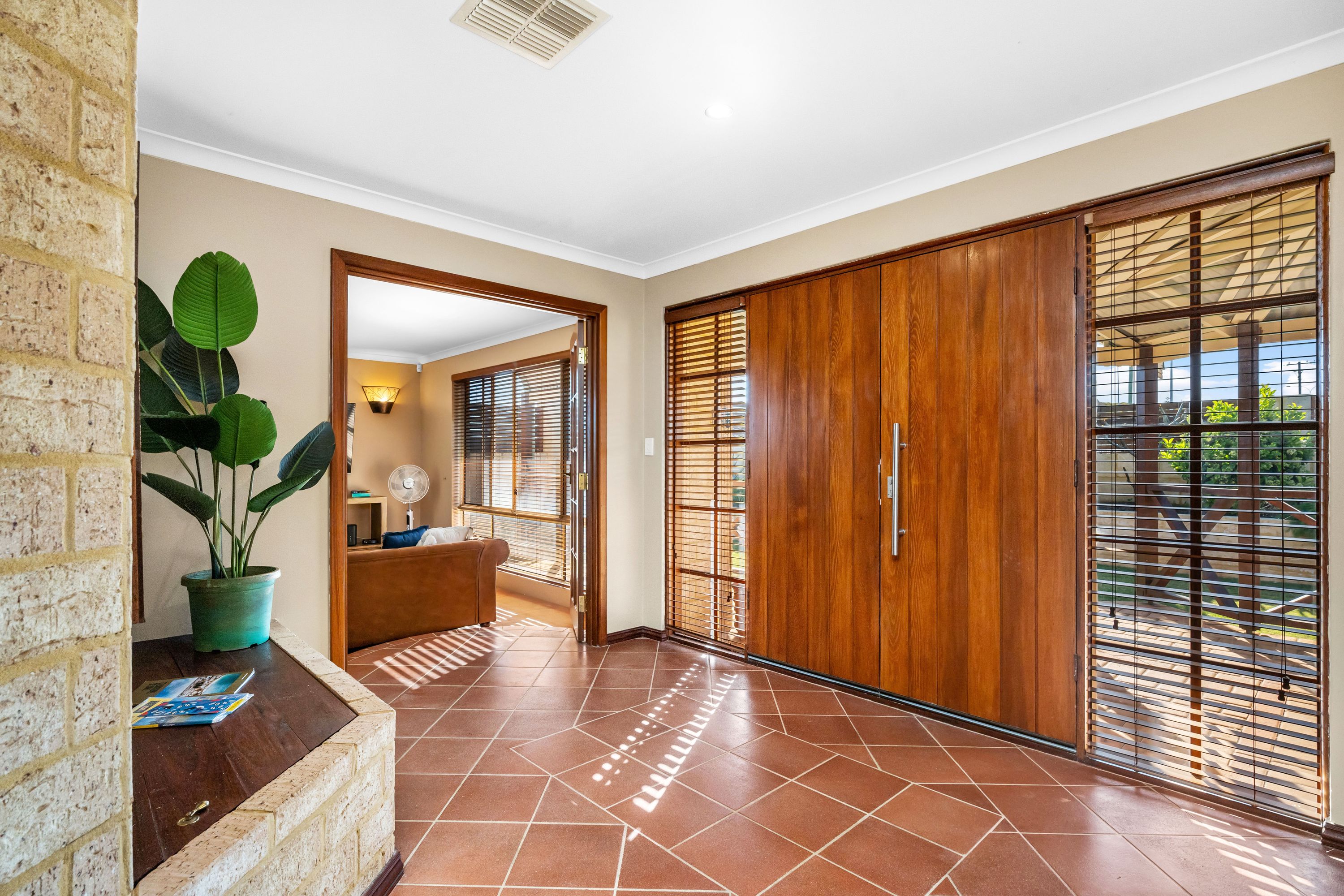 19 ETCHELL COURT, Ocean Reef - Thumbnail 4