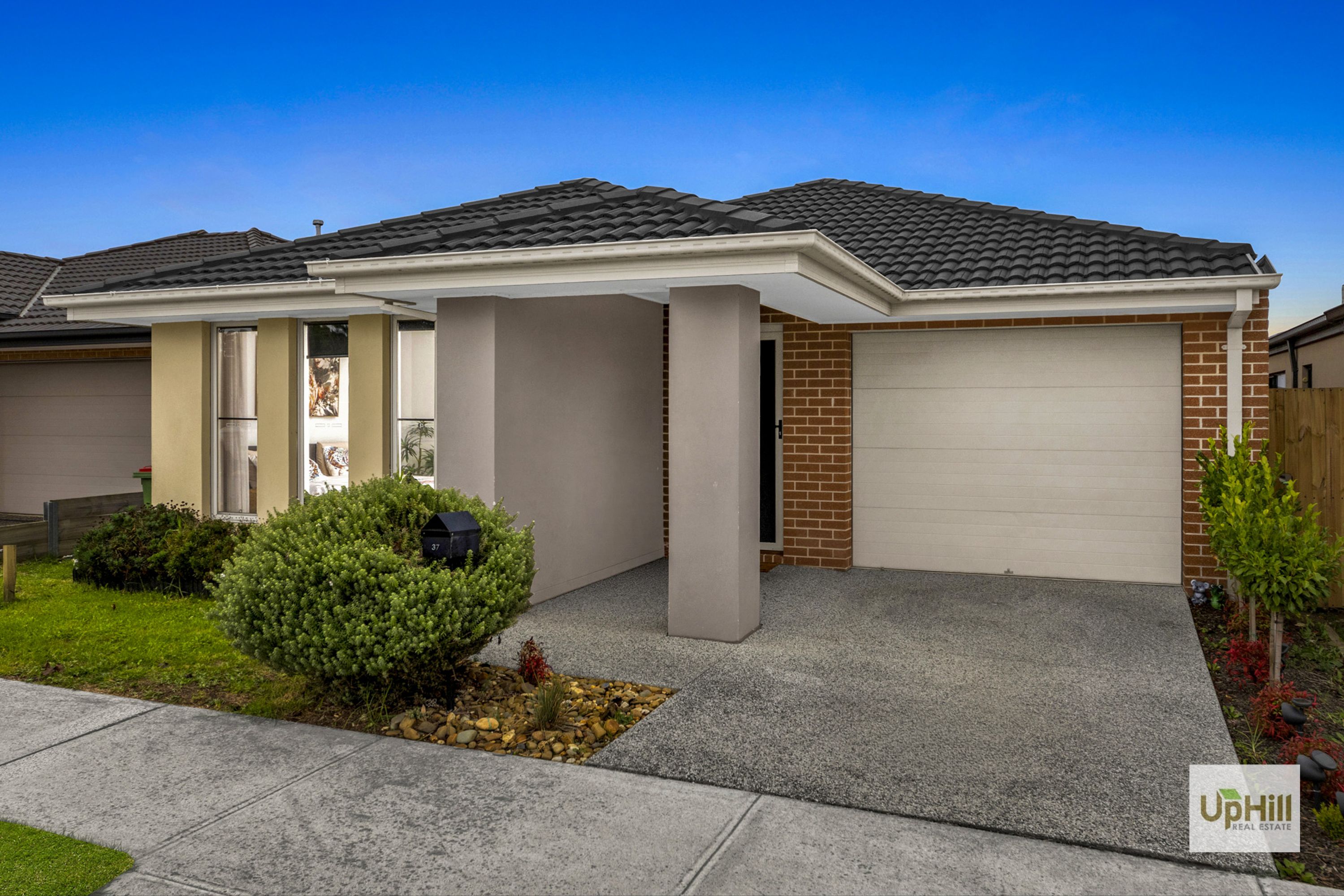 37 Cottle Drive, Clyde - Thumbnail 2