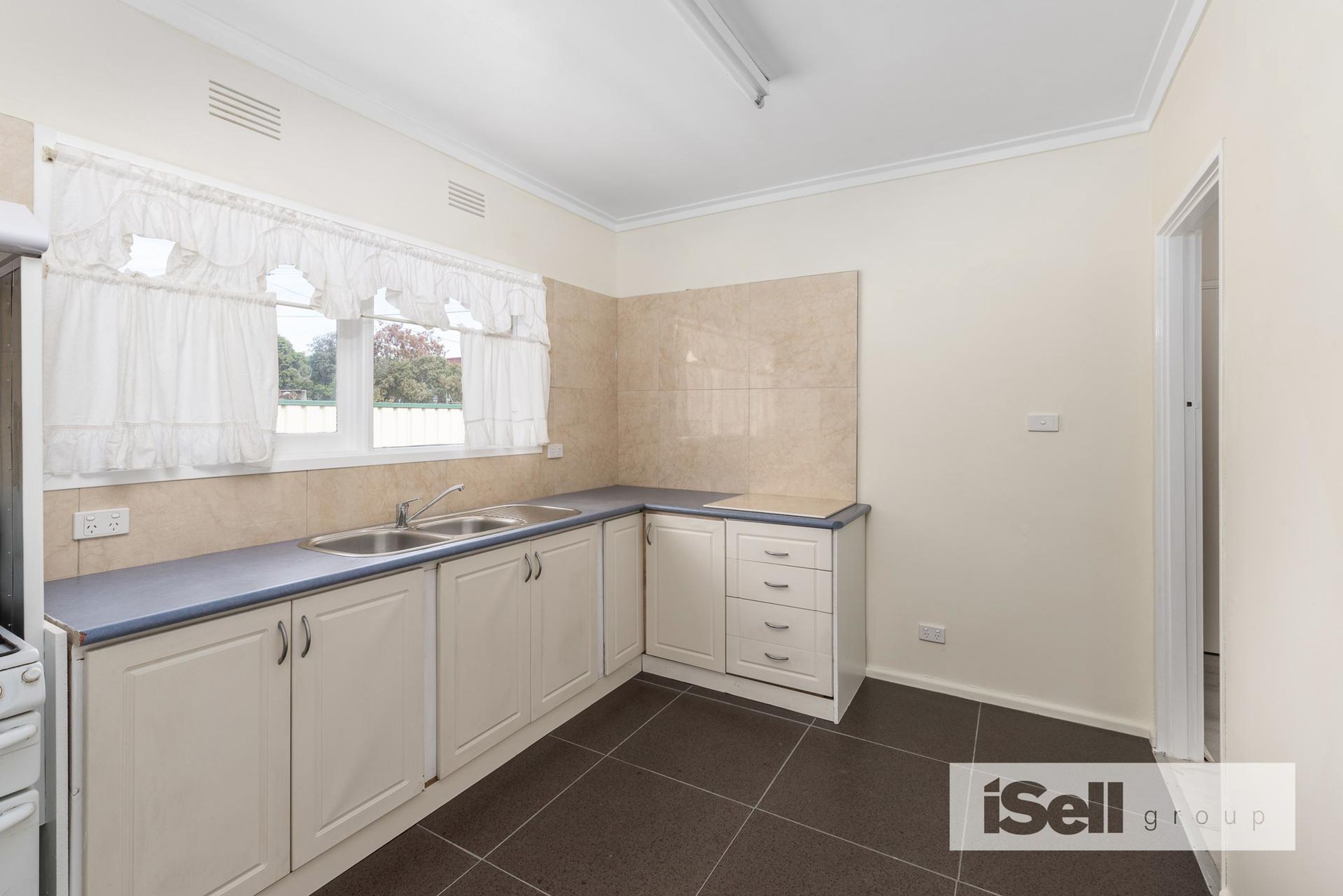 18 Young Street, Springvale - Thumbnail 7