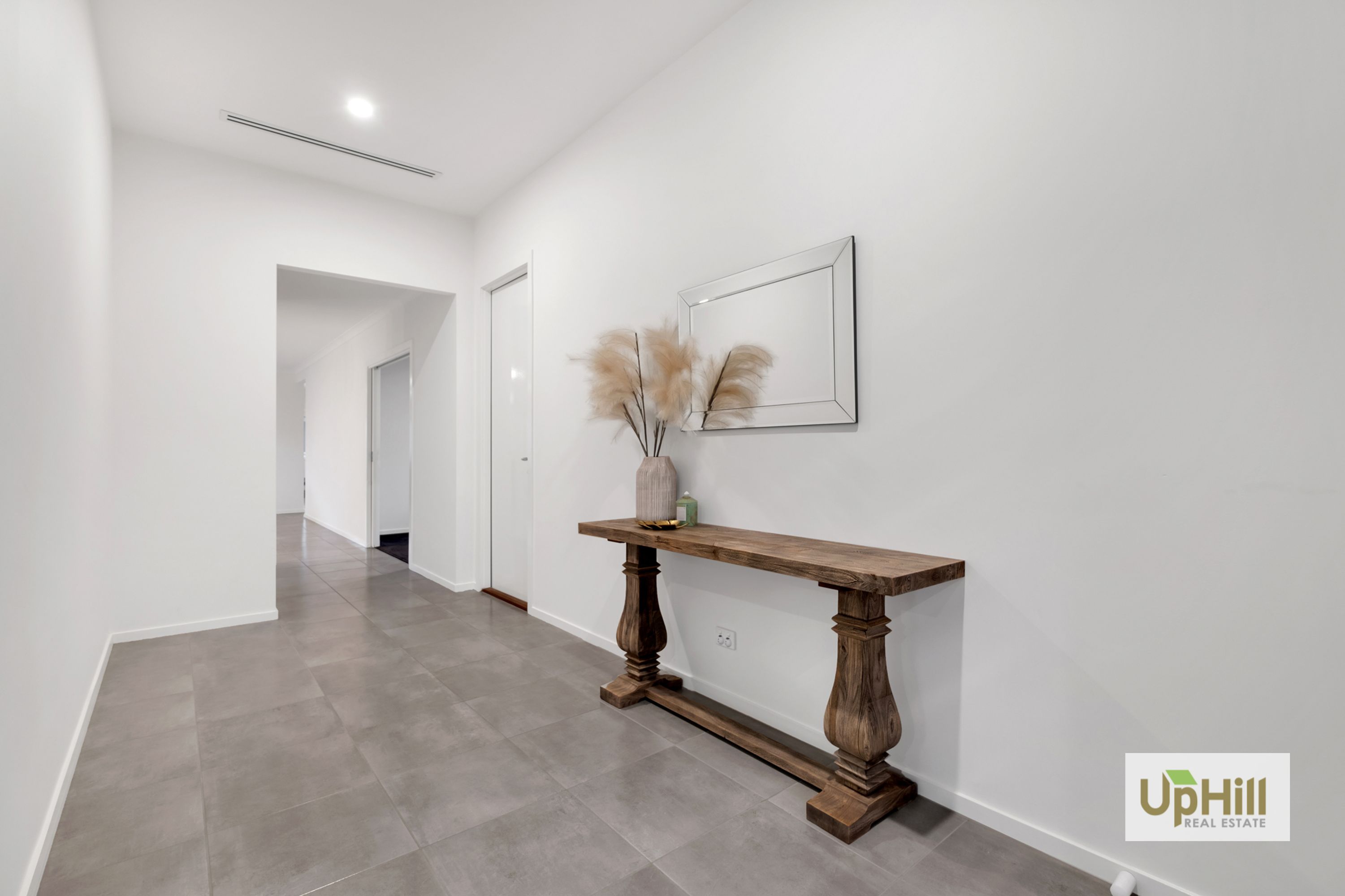 24 Gallant Drive, Clyde North - Thumbnail 2