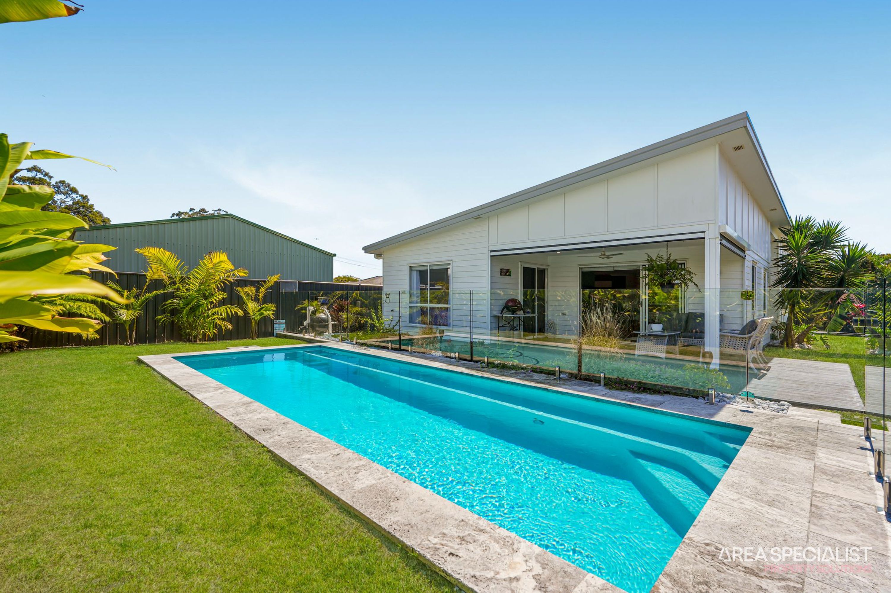 31 Pelican Parade, Jacobs Well - Image 1