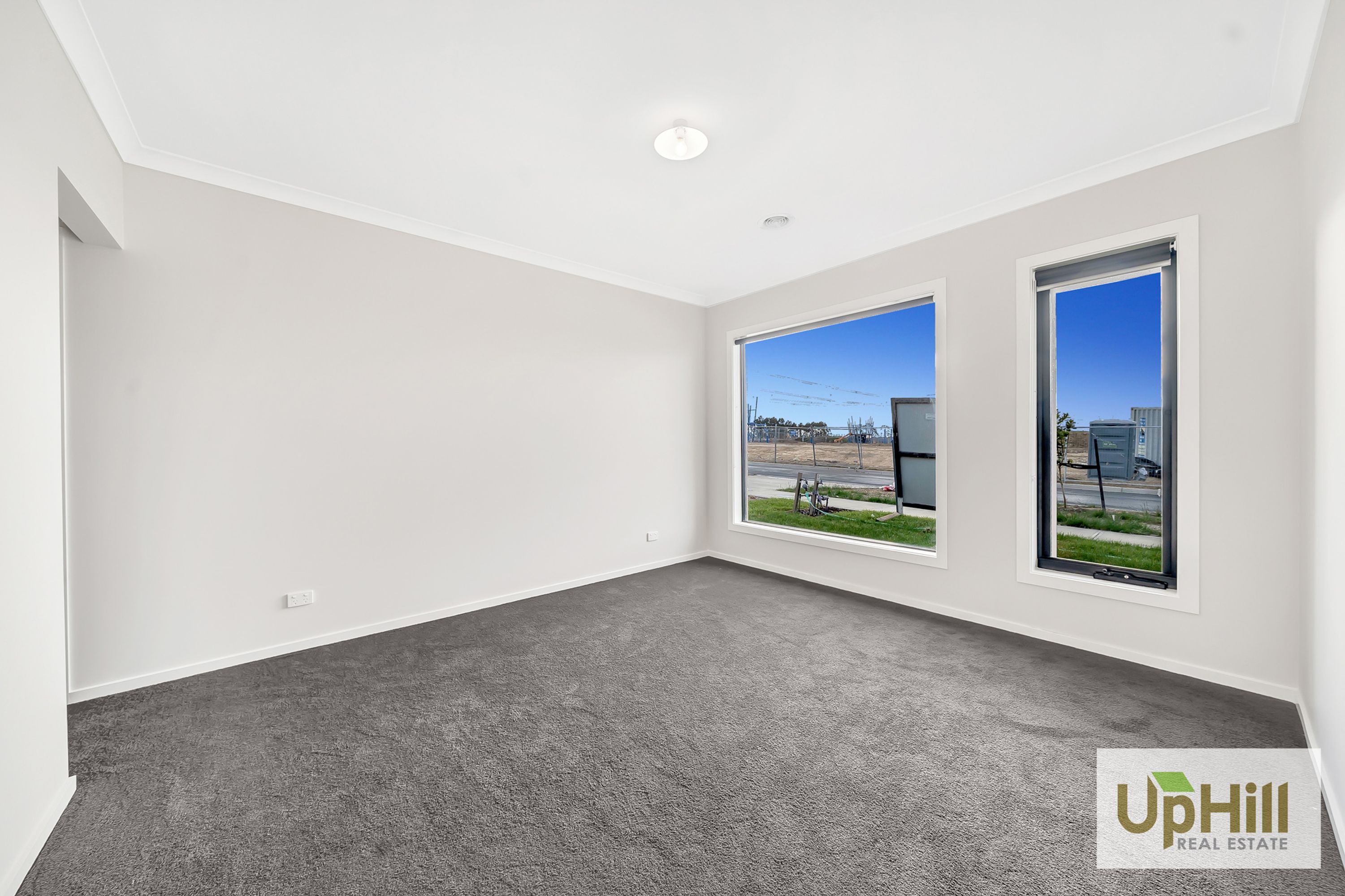 25 PARAGON DRIVE, Clyde North - Thumbnail 2