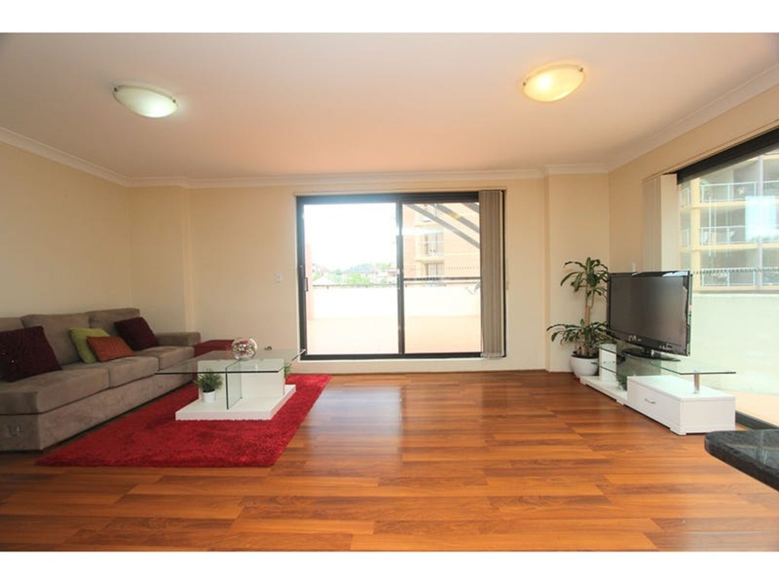 30/2, Rockdale - Thumbnail 3