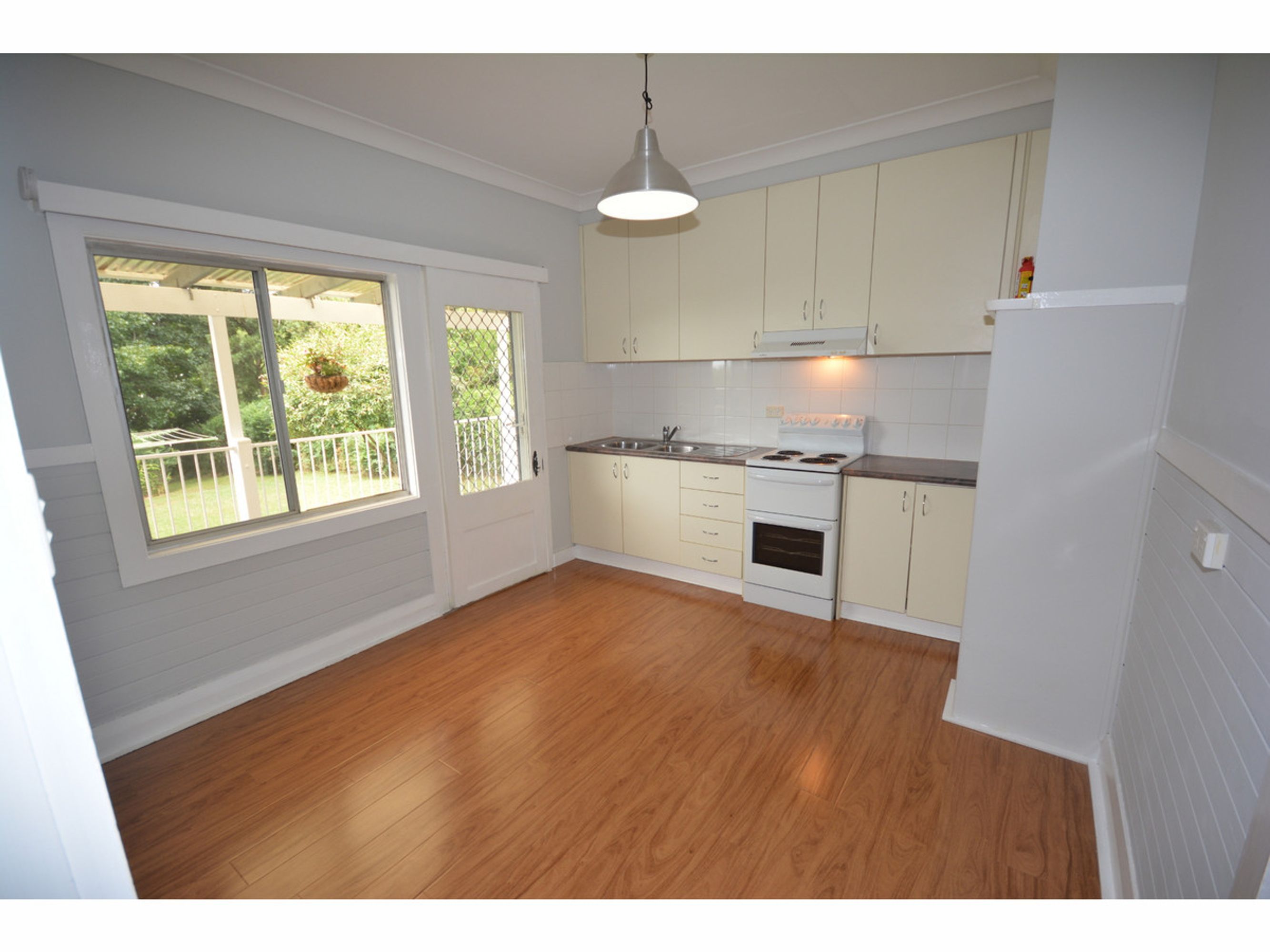 13 Oaklands Road, Hazelbrook - Thumbnail 3