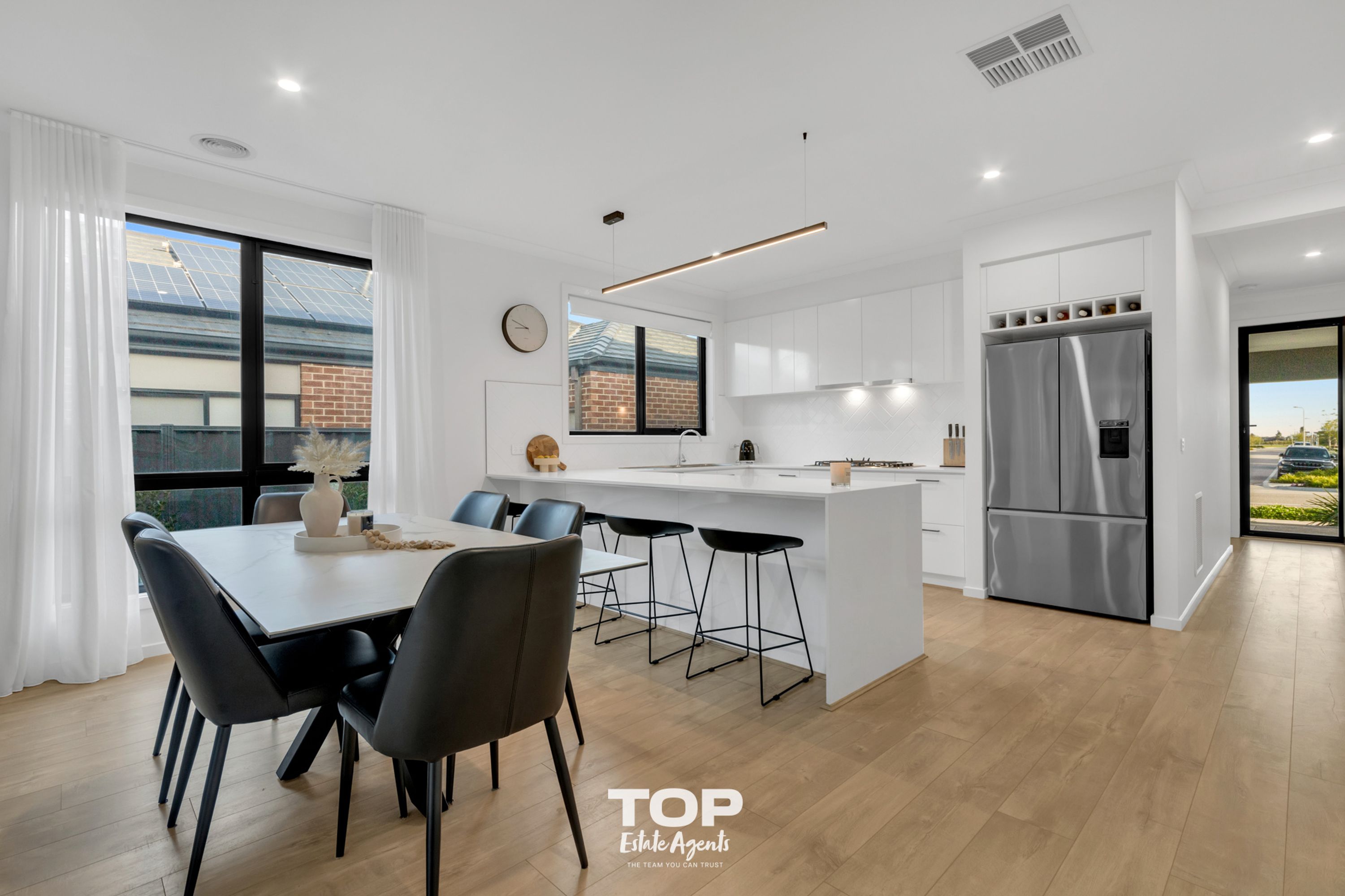 100 Athenaeum Avenue, Clyde North - Thumbnail 8