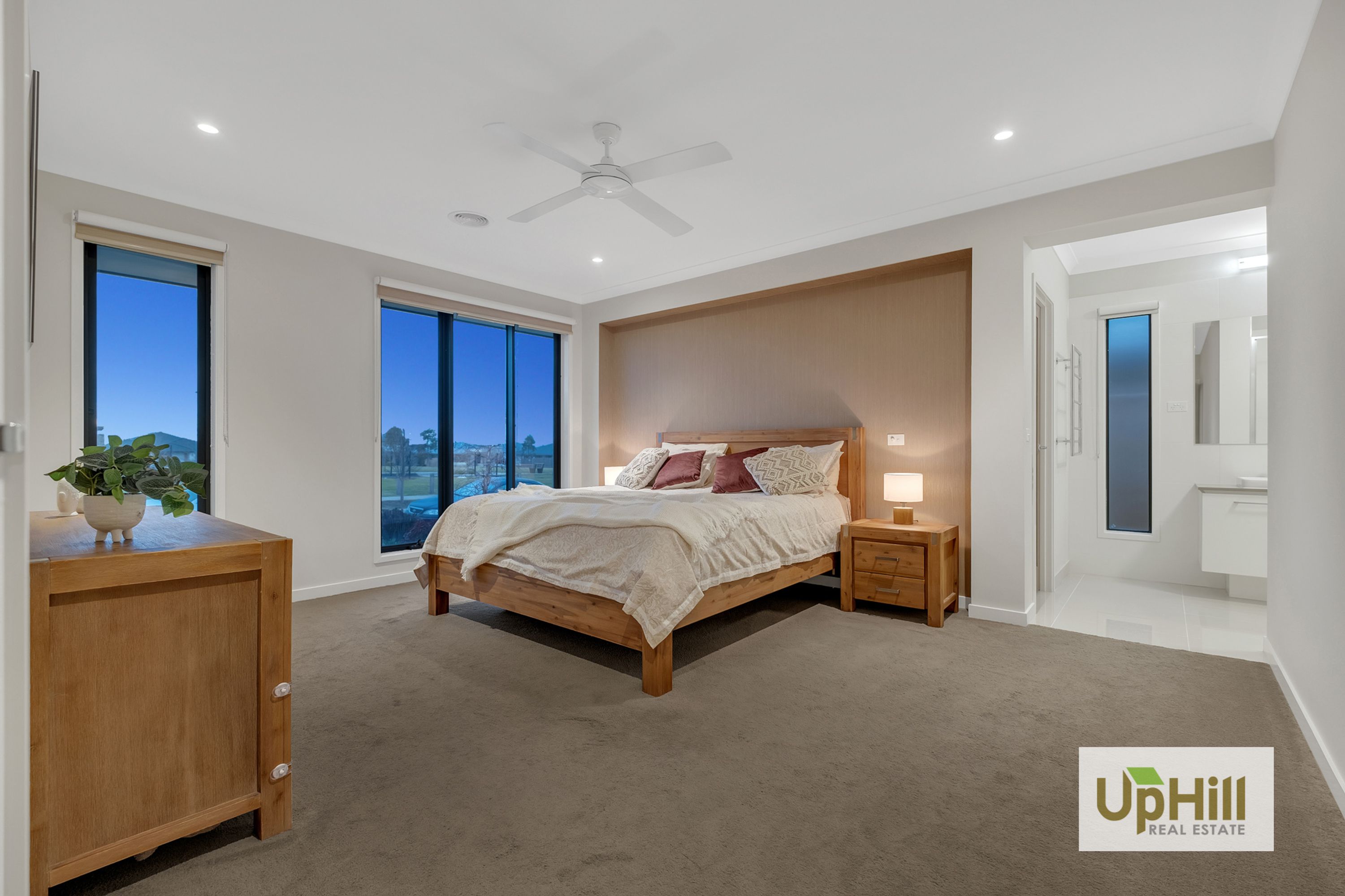 7 Strikeline Crescent, Clyde North - Thumbnail 2