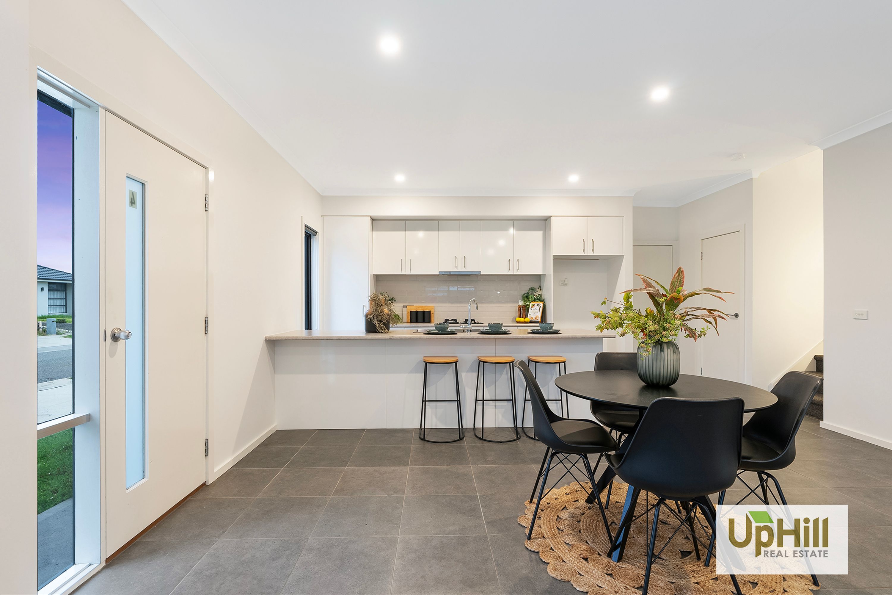 4S Mountjoy Circuit, Clyde North - Thumbnail 2