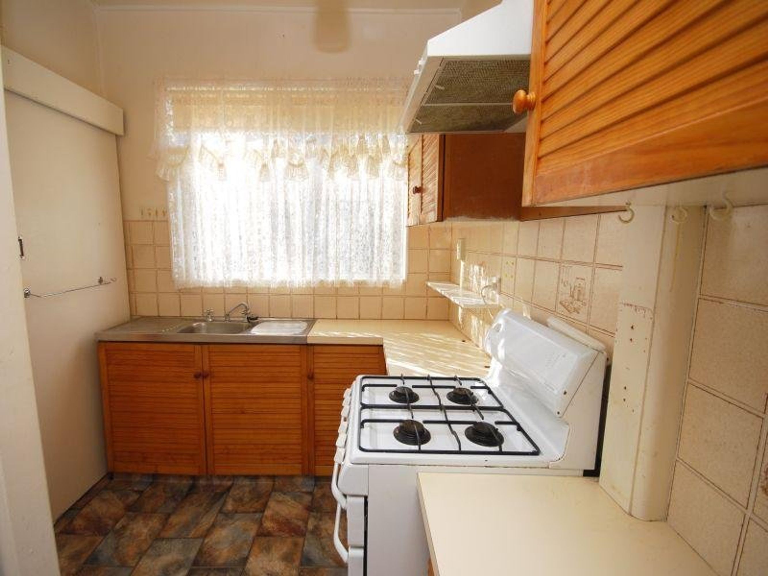9 Whinmoor St, Katoomba - Thumbnail 8