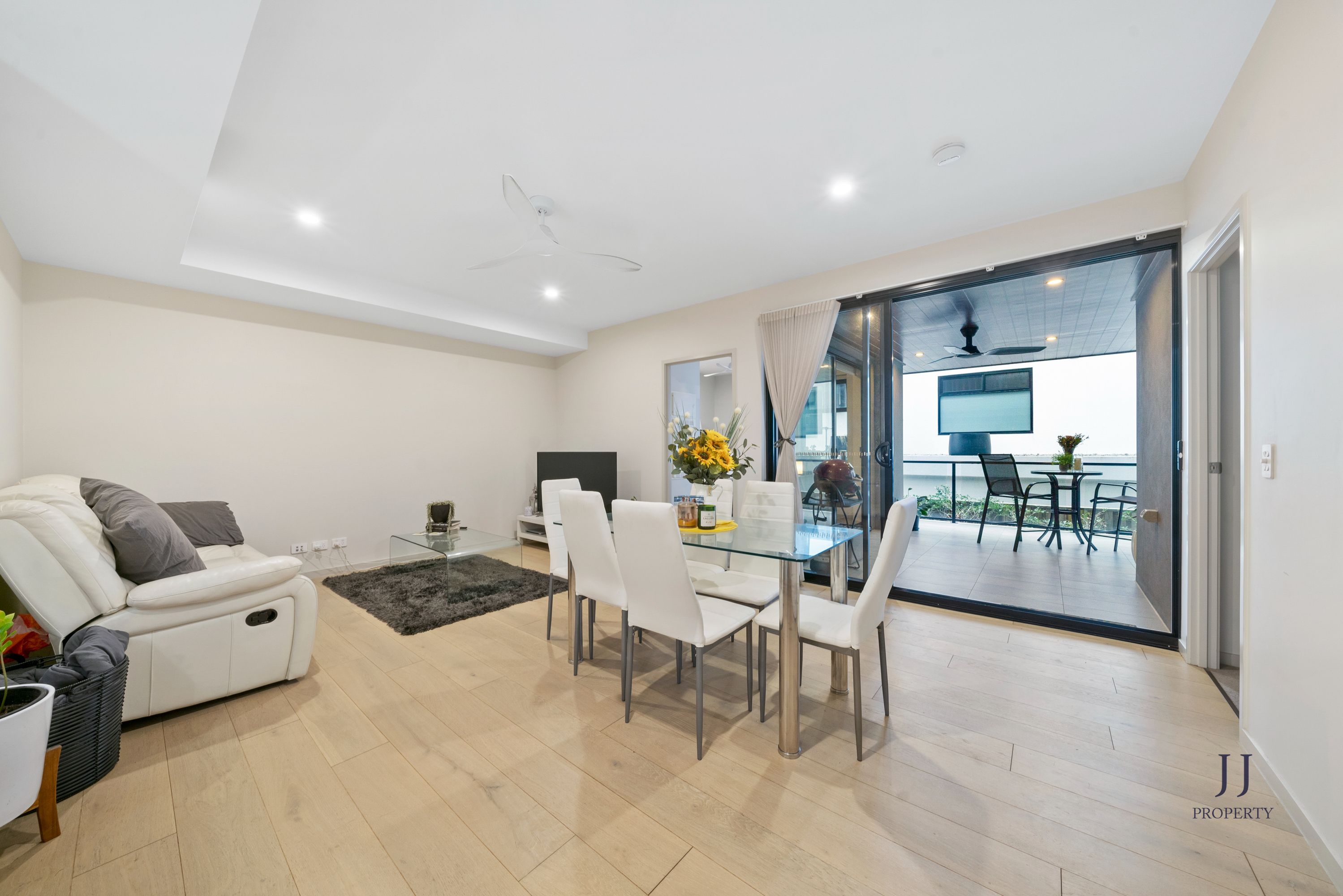 2/11 Priory Street, Indooroopilly - Thumbnail 2