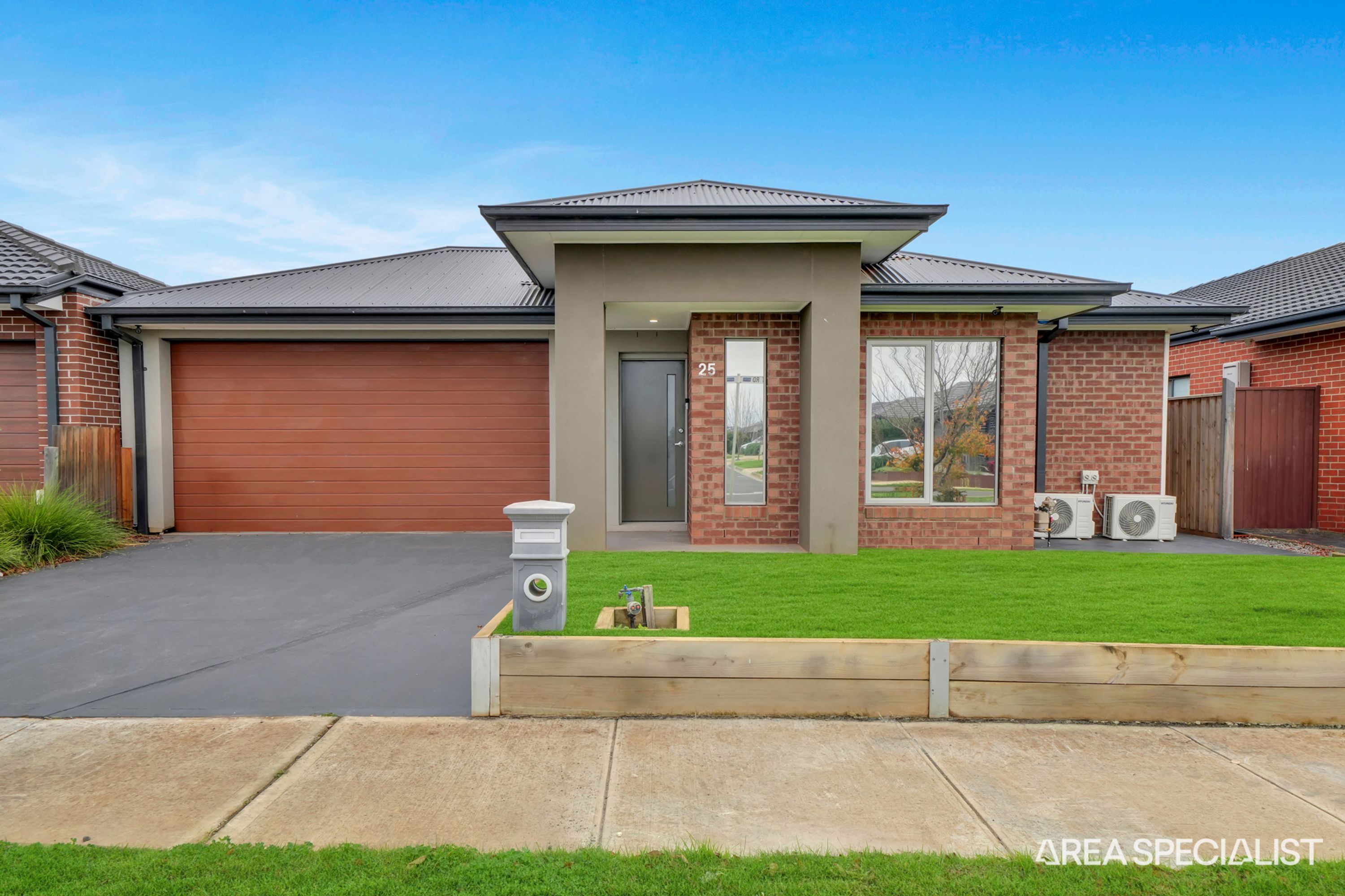 25 Esslemont Road, Thornhill Park, Thornhill Park - Image 1