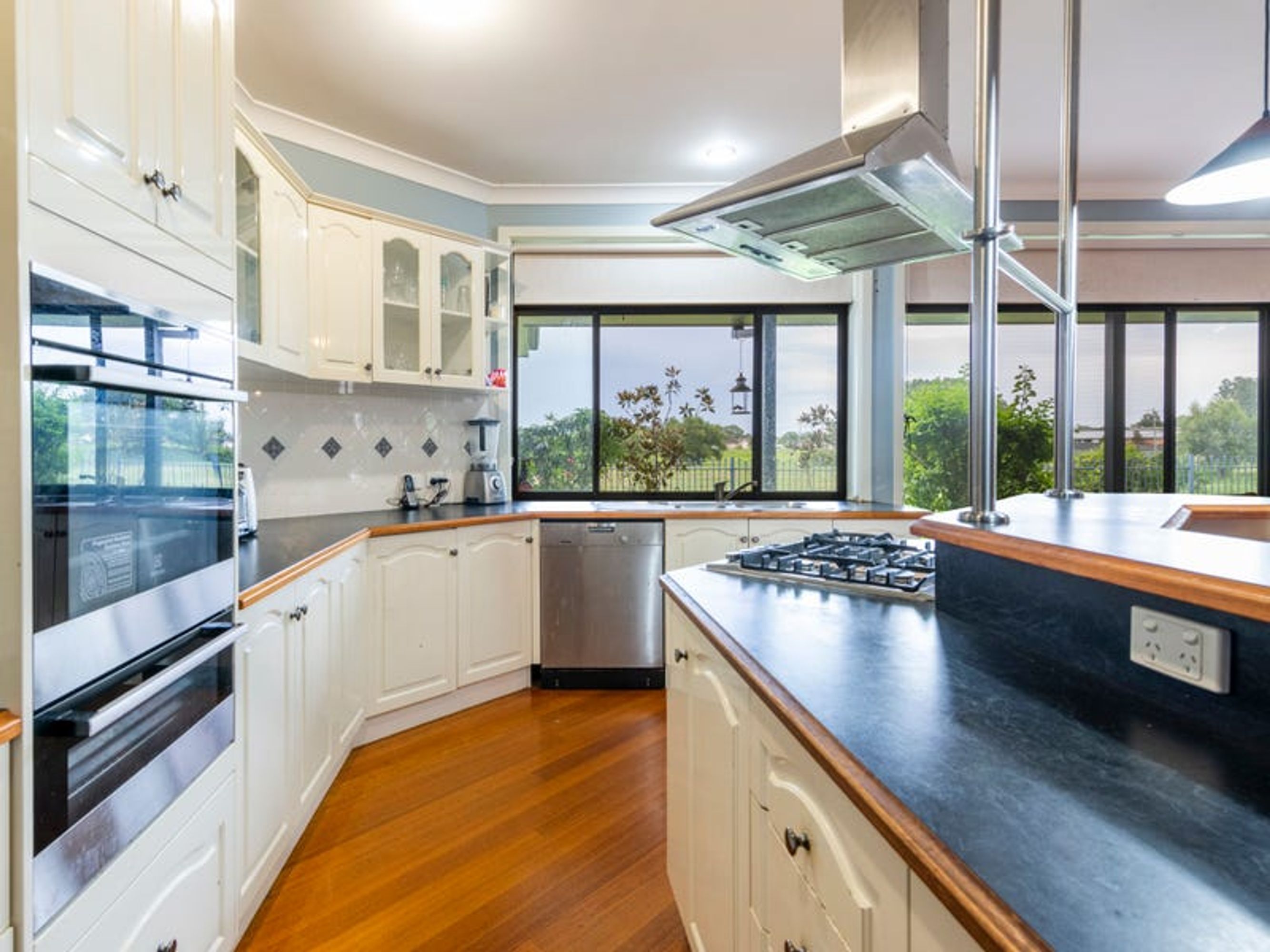 25 North Meadow Drive, Grafton - Thumbnail 5