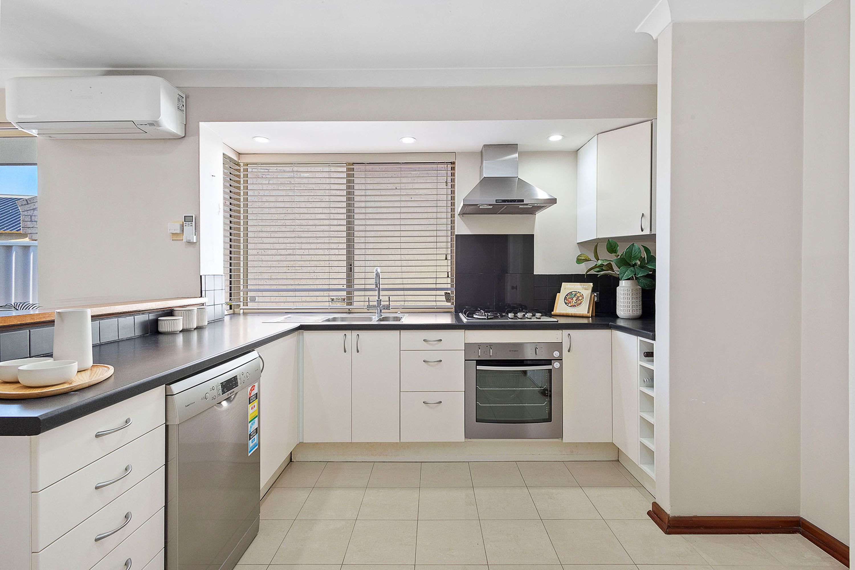 16 St Anthony Drive, Stirling - Thumbnail 8