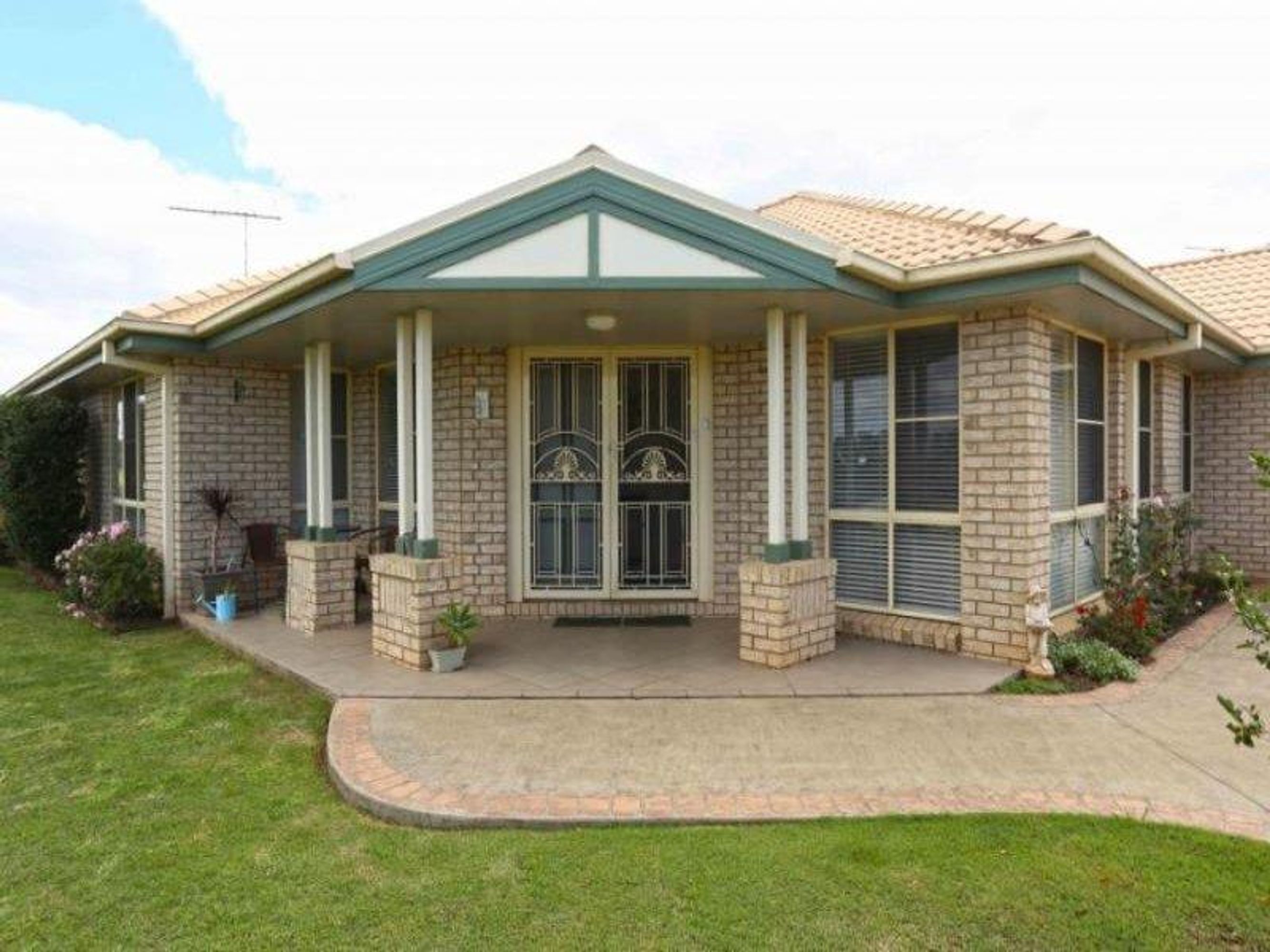 13 Martin Crescent, Junction Hill - Thumbnail 8
