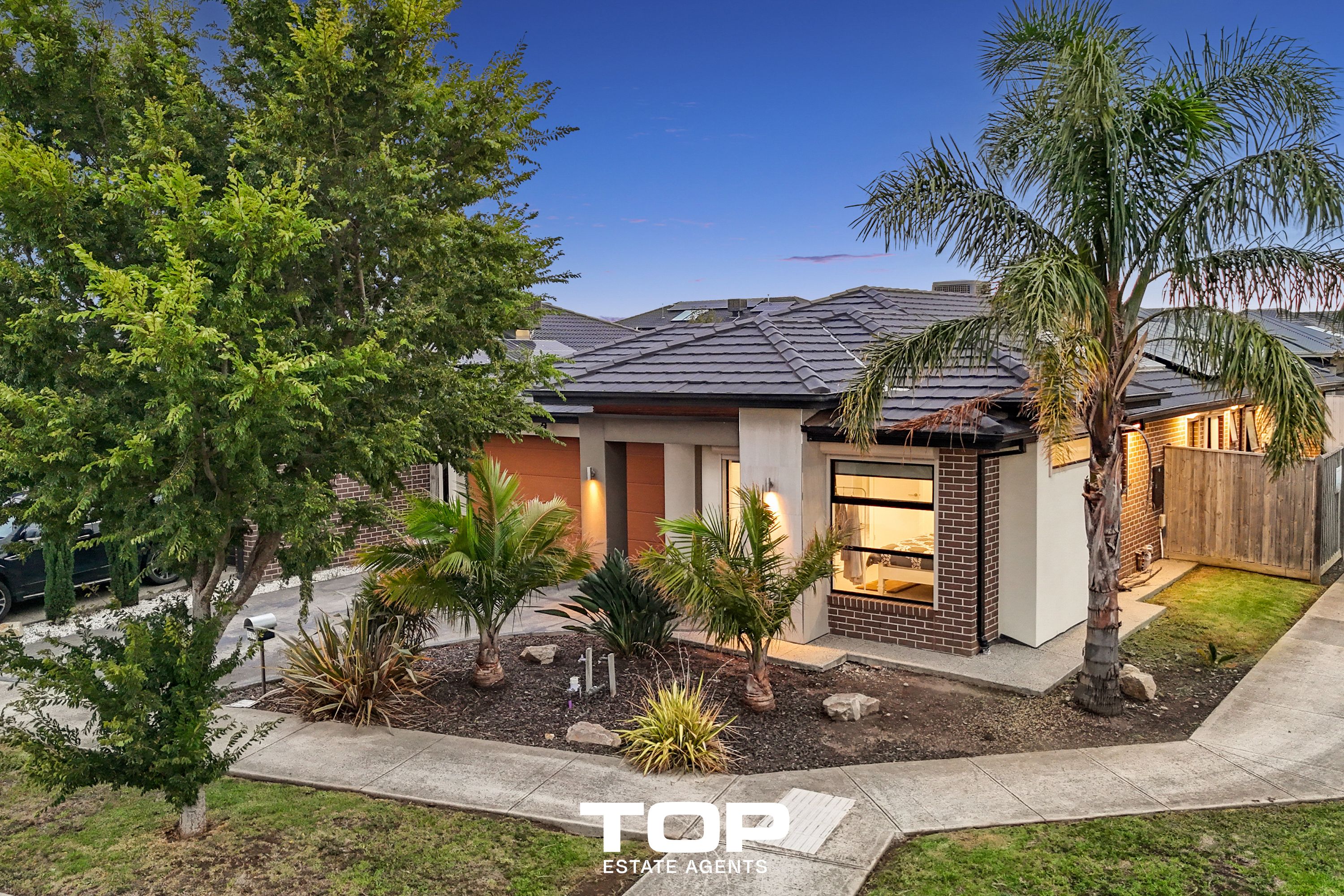 236 Heather Grove, Clyde North - Image 1