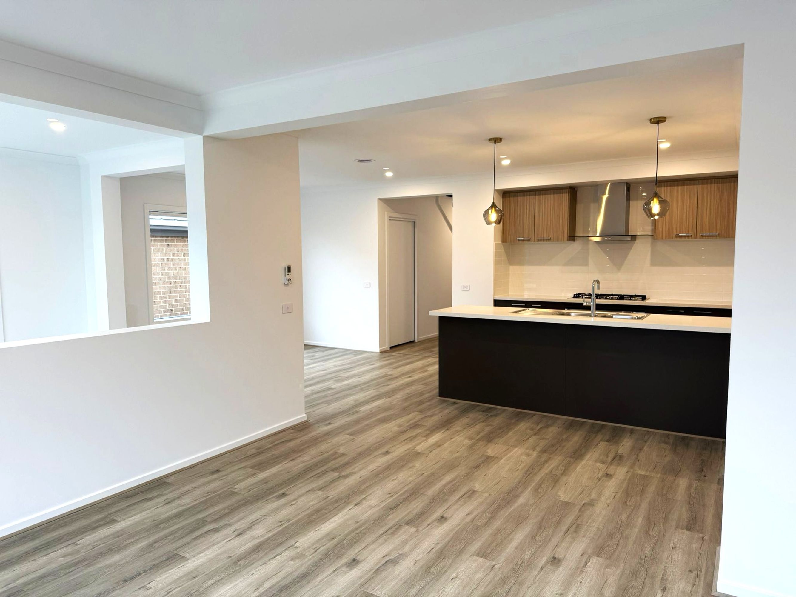 12 SHAKEAL WAY, Clyde North - Thumbnail 5