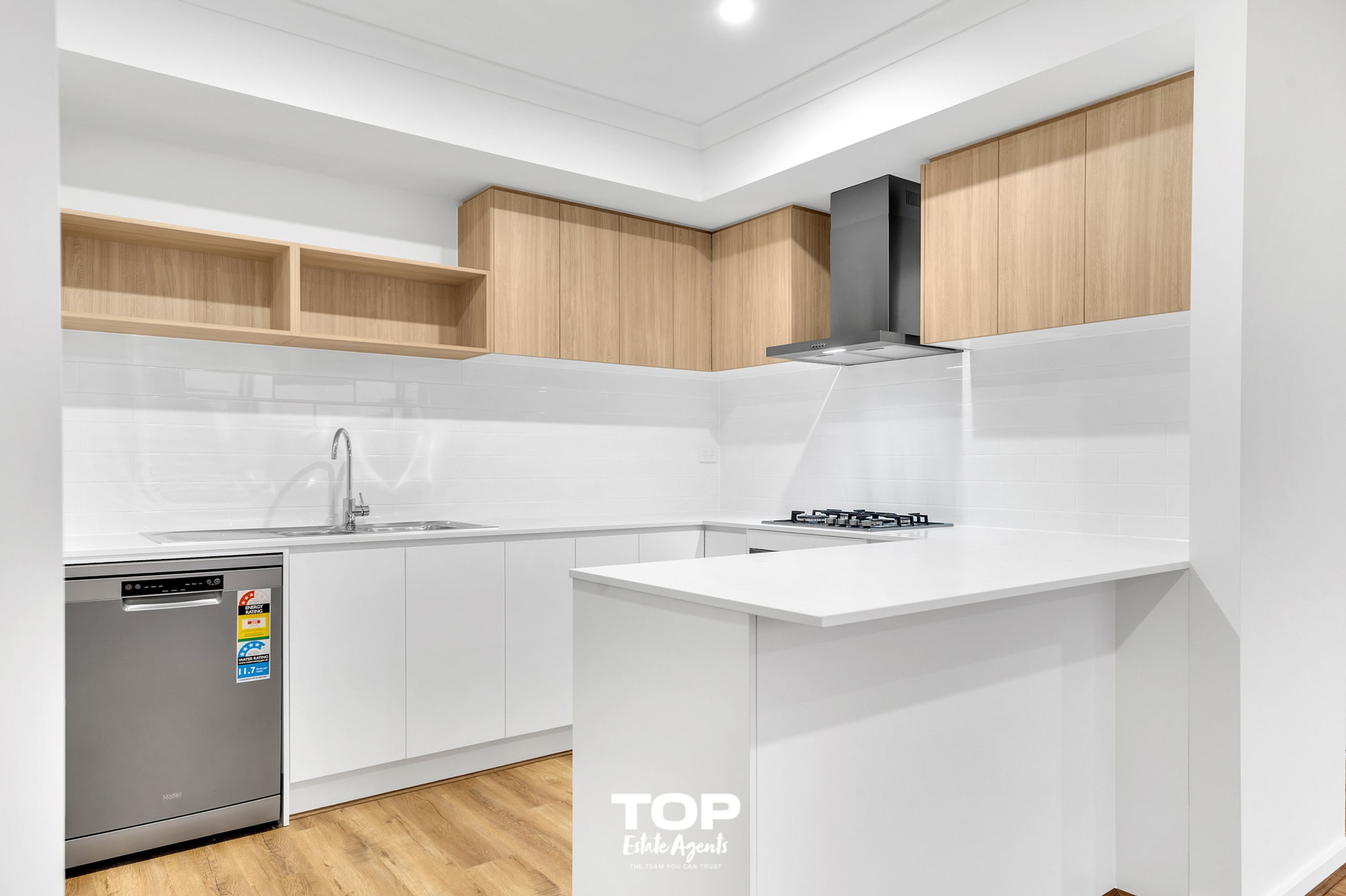 11 Croft Drive, Clyde North - Thumbnail 7