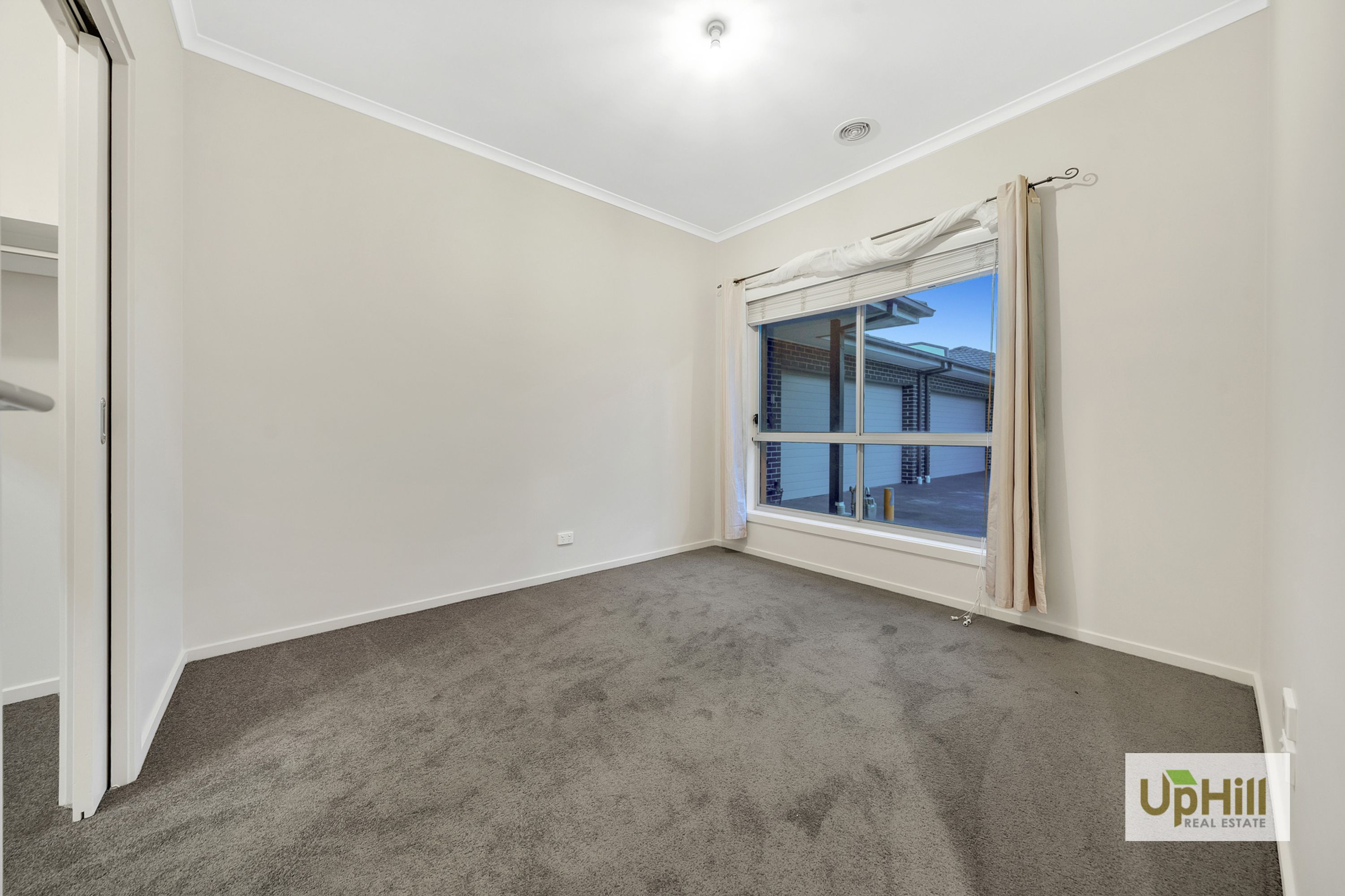 2/7-8 Roseville Court, Berwick - Thumbnail 2