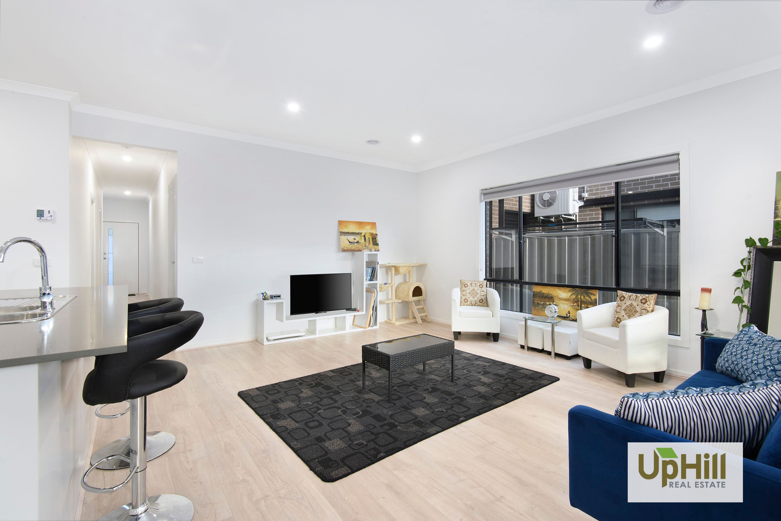 6 Evica Road, Clyde North - Thumbnail 2
